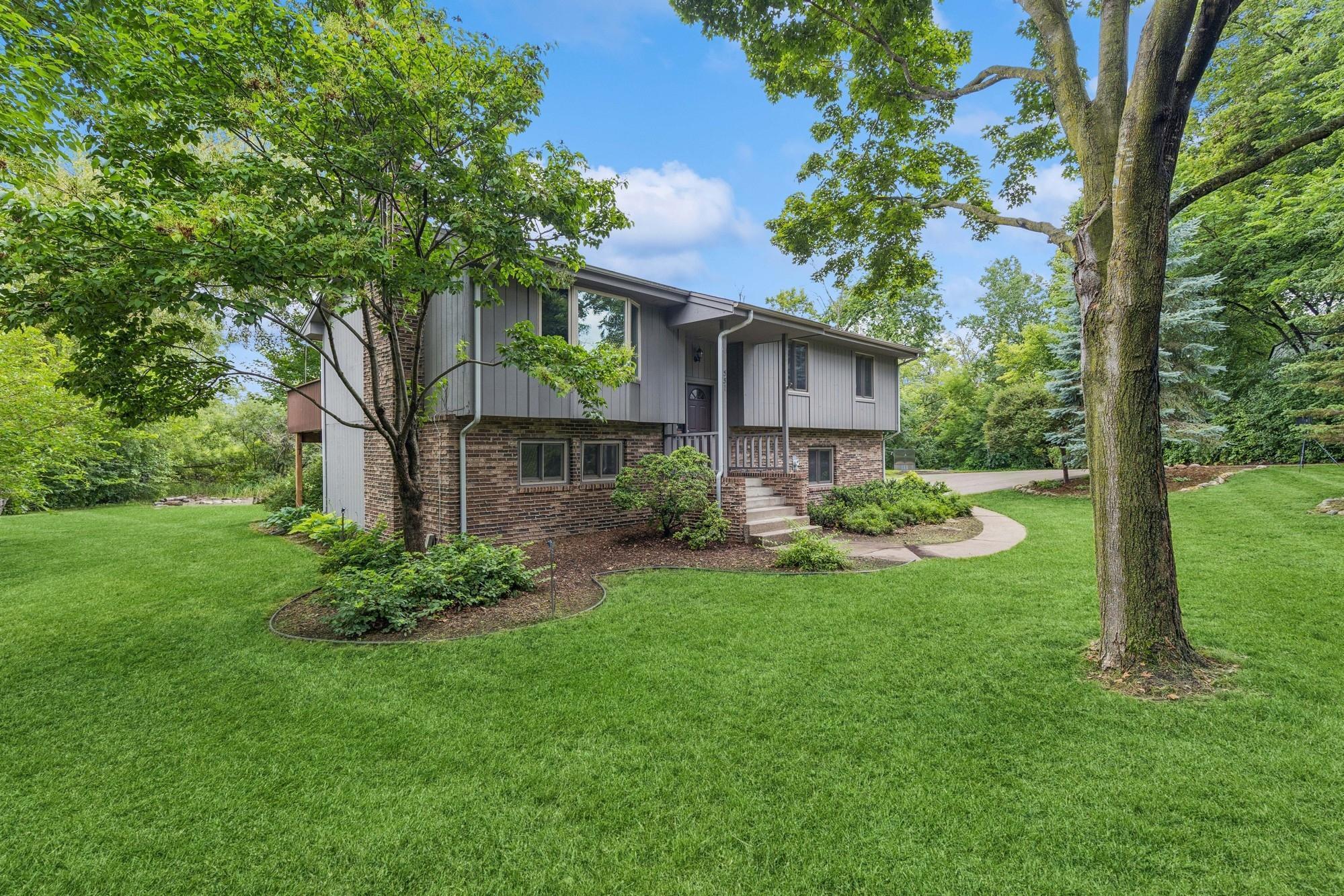 551 Townes Rd, Minnetonka, MN 55391