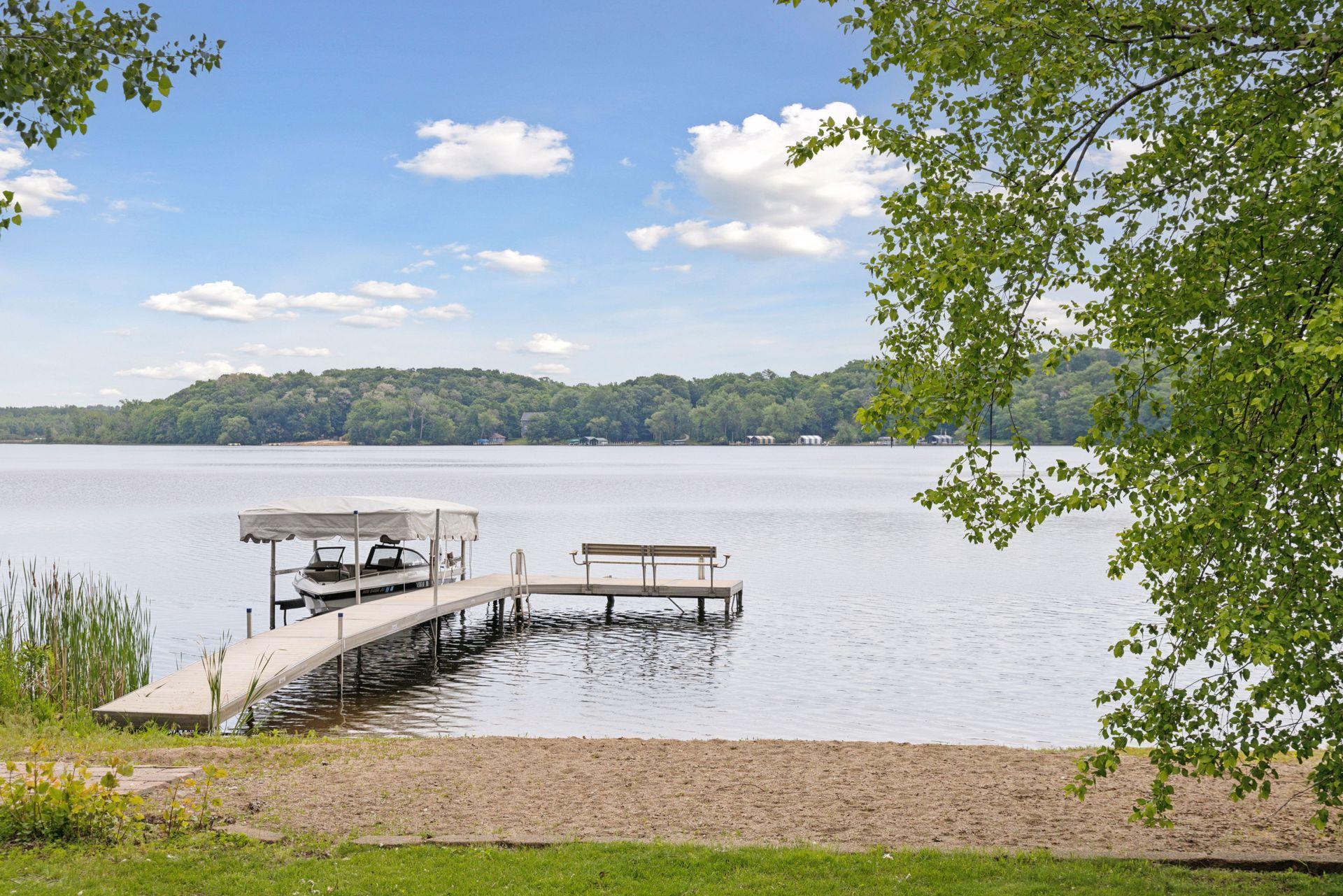 3920 Hawthorne Cir, Excelsior, MN 55331