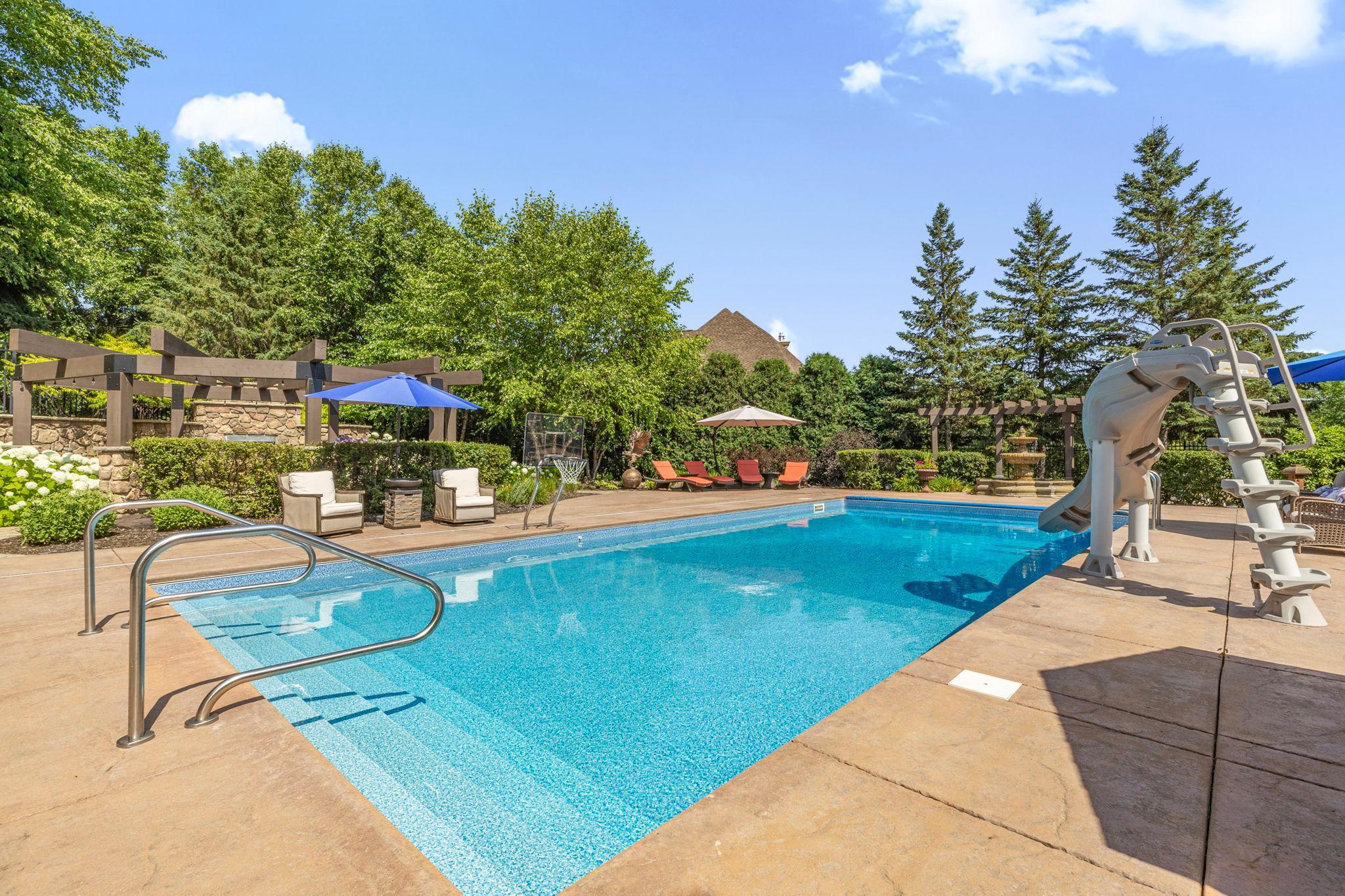 2255 Chelmsford Ln, Saint Cloud, MN 56301