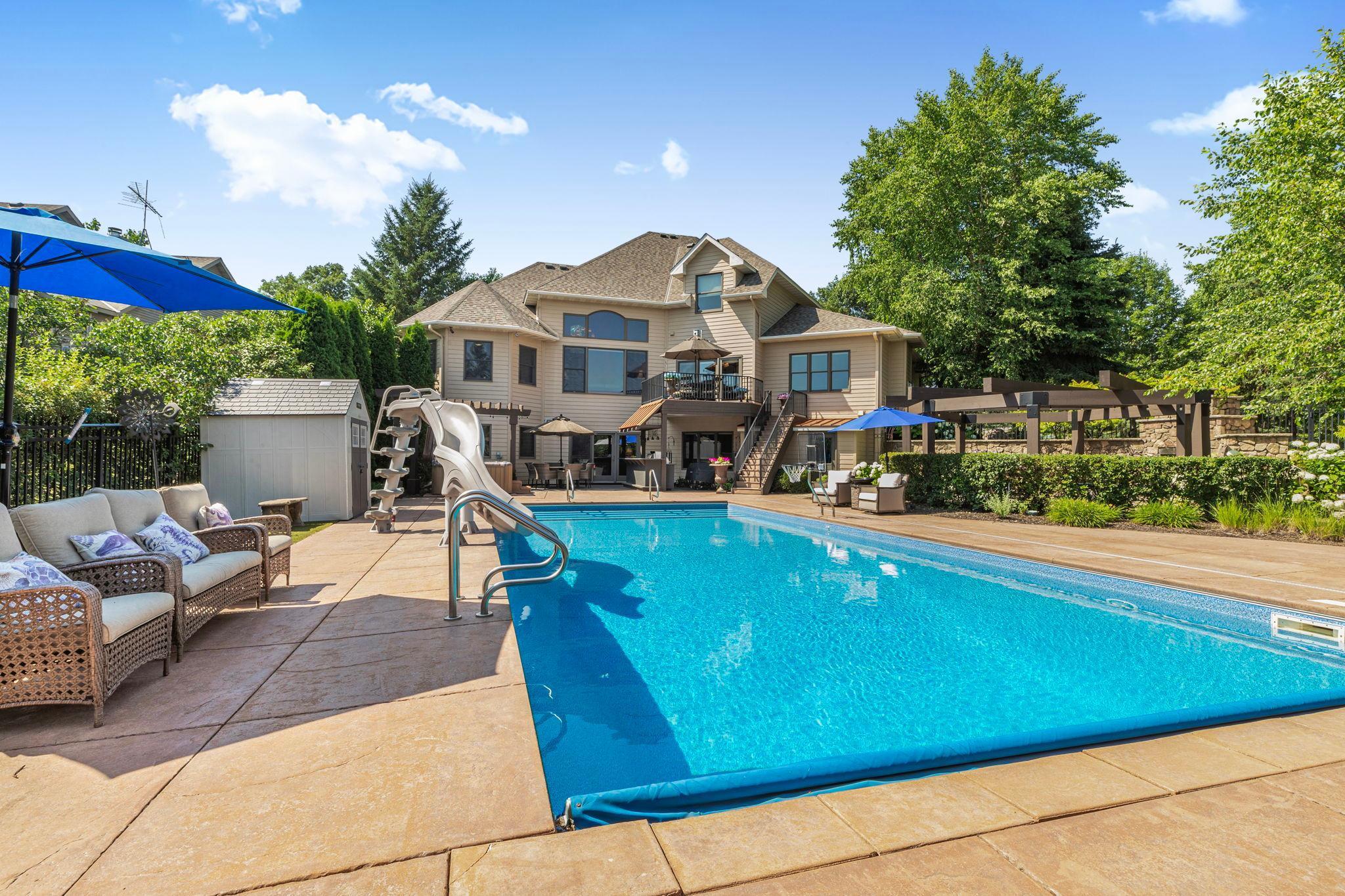 2255 Chelmsford Ln, Saint Cloud, MN 56301