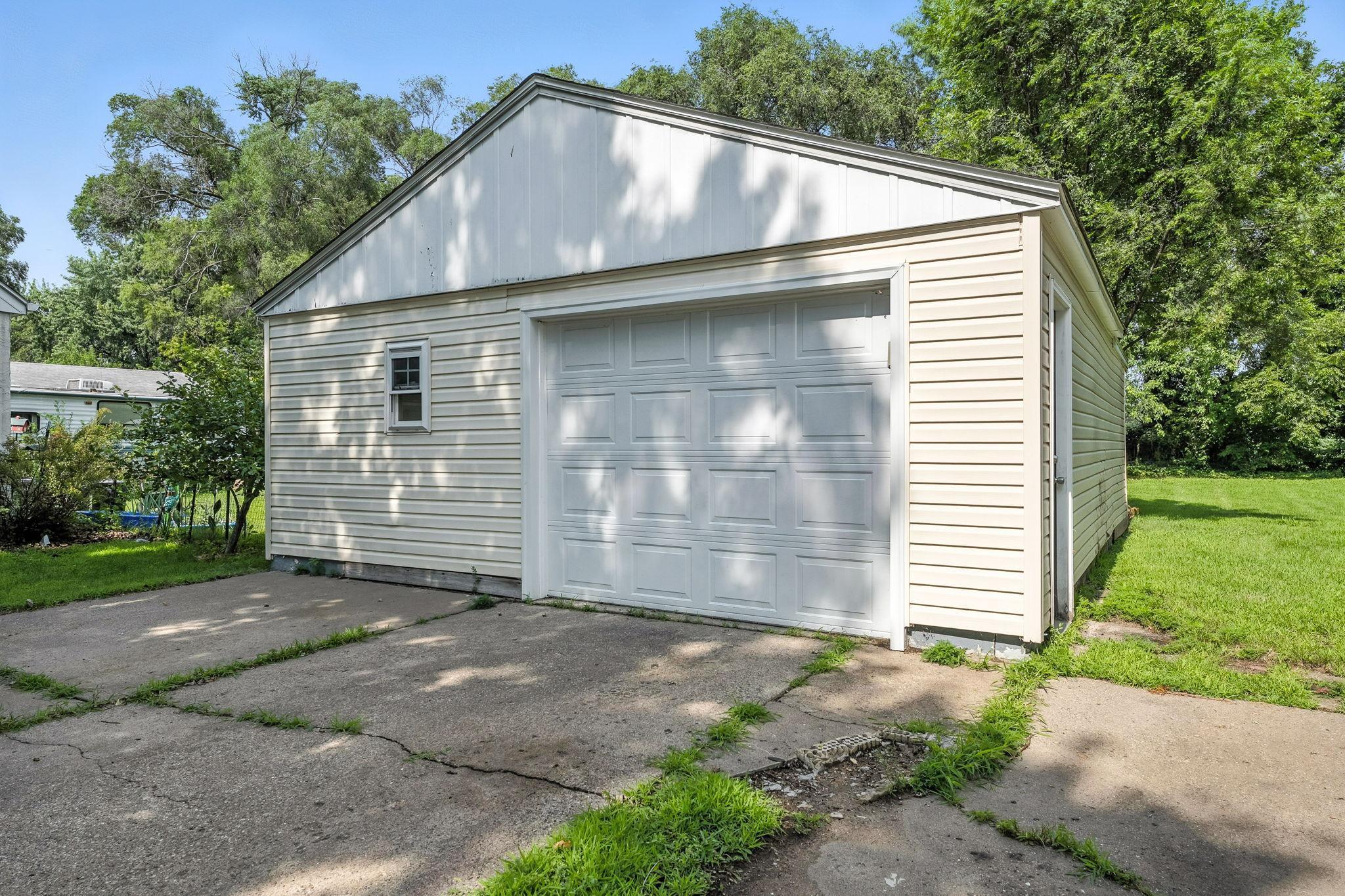 5660 Elmhurst Ave, Crystal, MN 55428