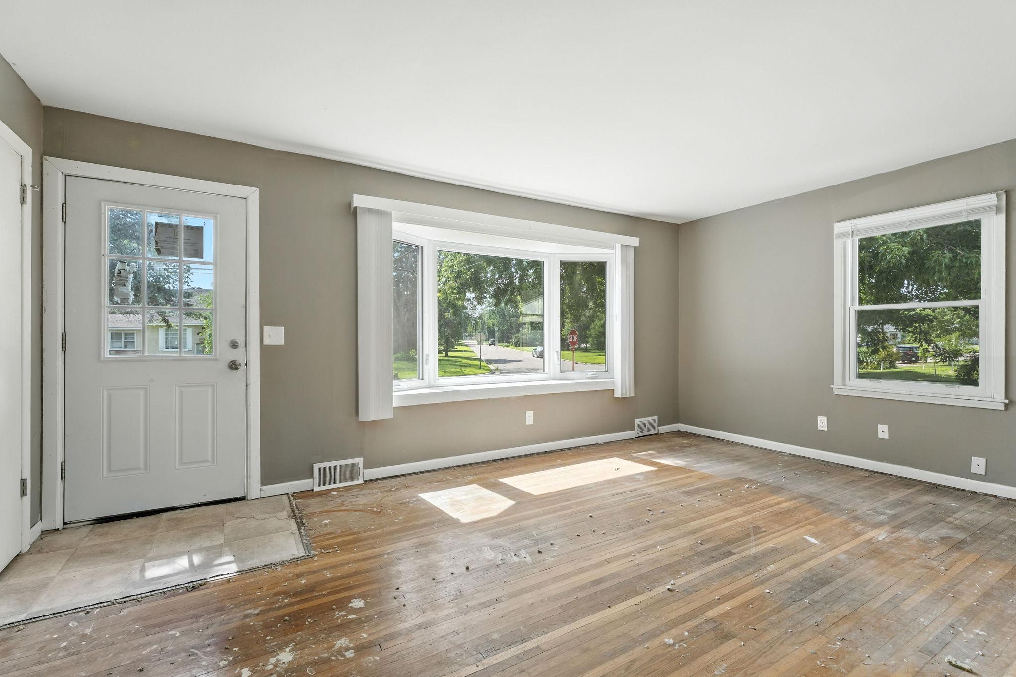 5660 Elmhurst Ave, Crystal, MN 55428