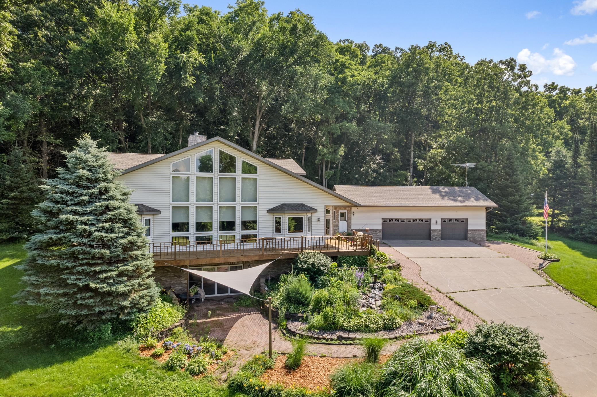 S3576 Sugar Maple Ln, Fountain City, WI 54629