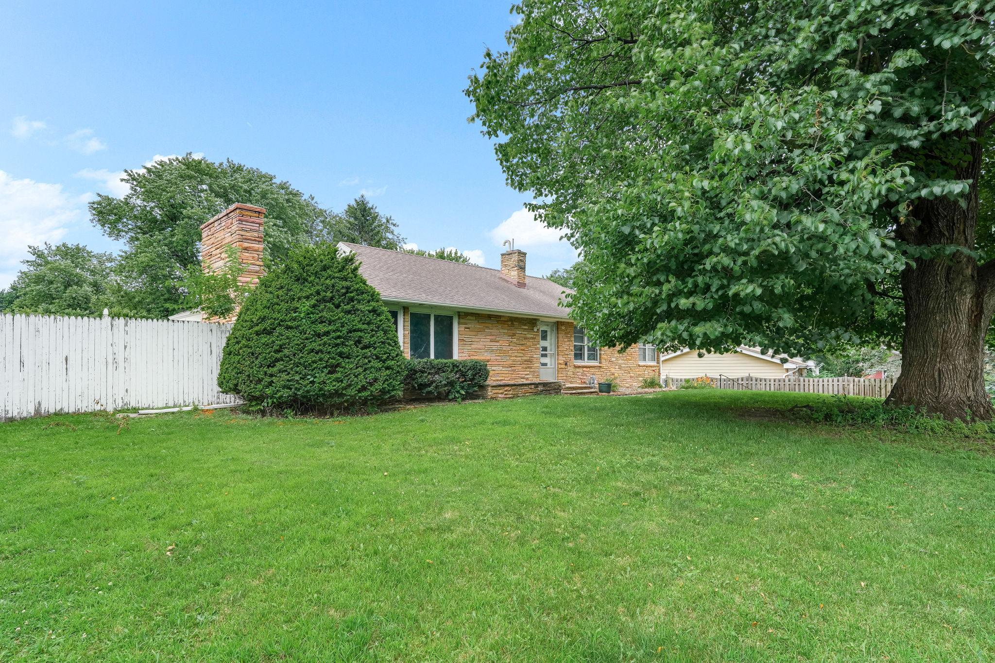 1941 Dodd Rd, Mendota Heights, MN 55118
