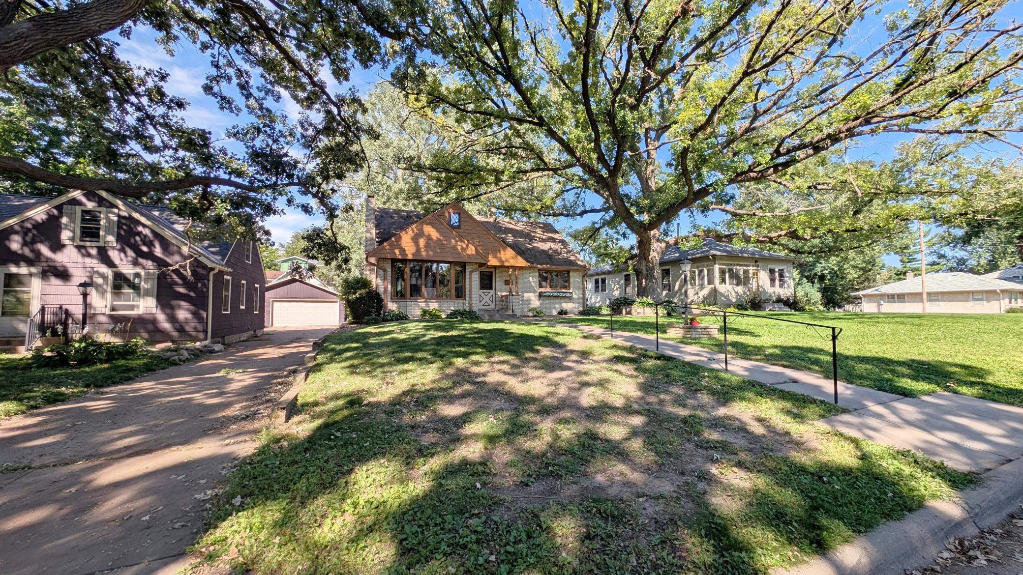 1913 Malvern St, Lauderdale, MN 55113