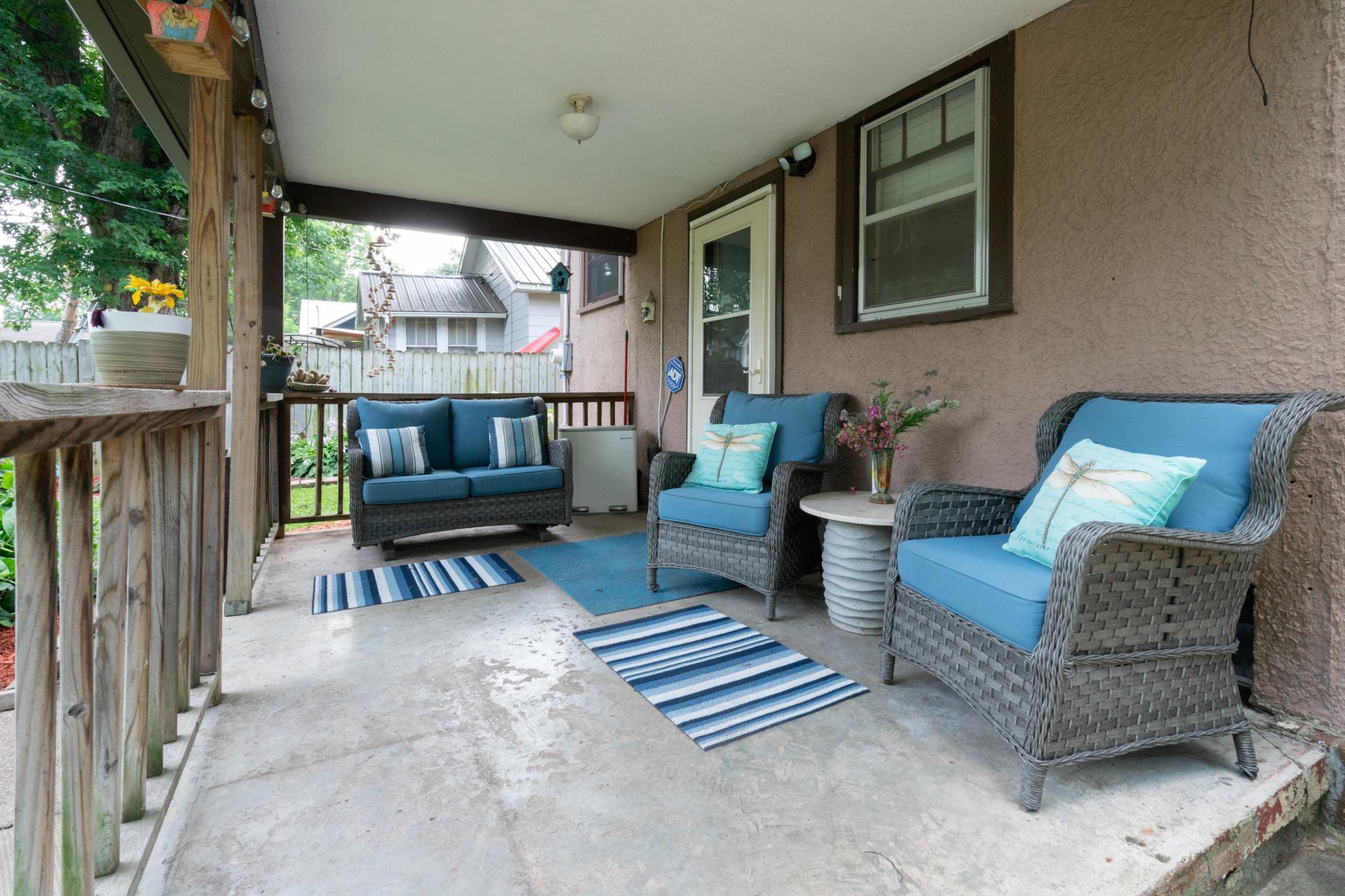 1848 Malvern St, Lauderdale, MN 55113