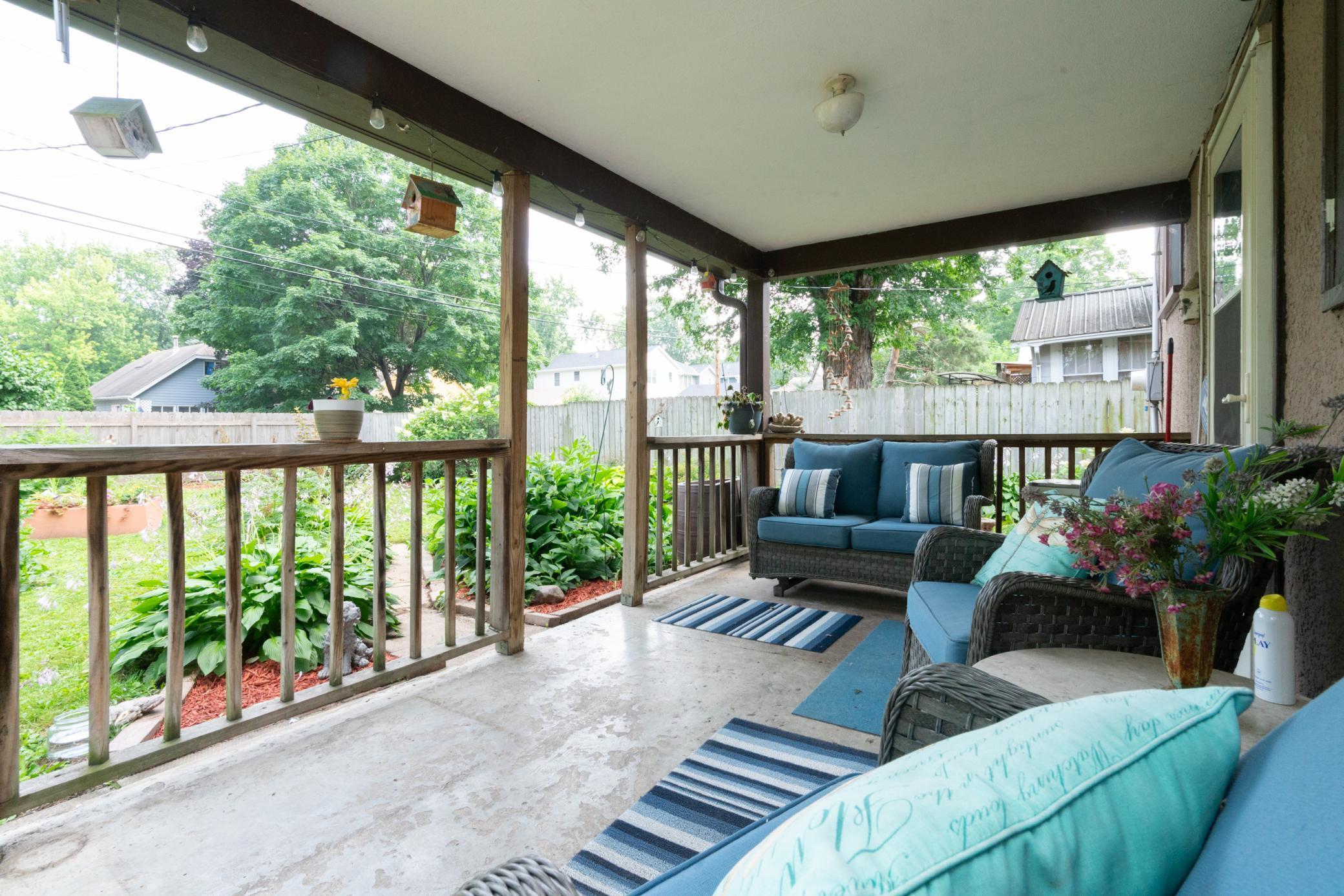 1848 Malvern St, Lauderdale, MN 55113