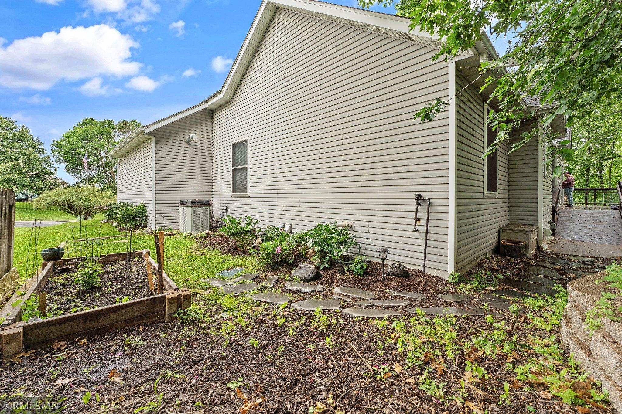 503 Chapel Ct, Eagan, MN 55121