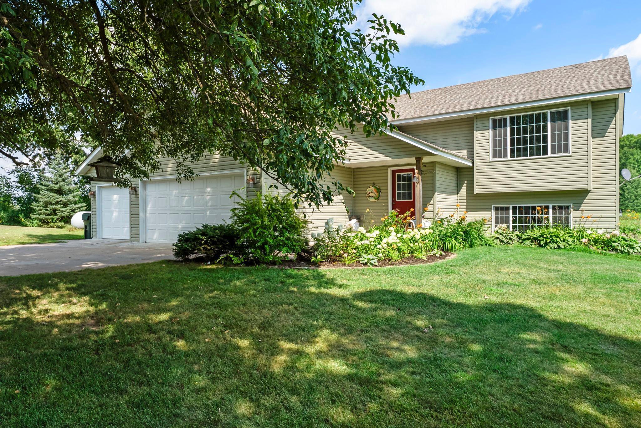 13767 Dahl Rd, Hinckley, MN 55037