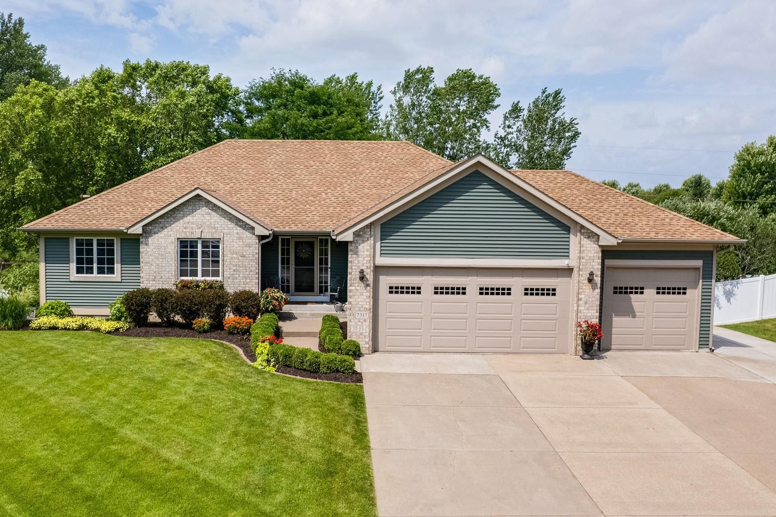 7317 Brian Dr, Centerville, MN 55038