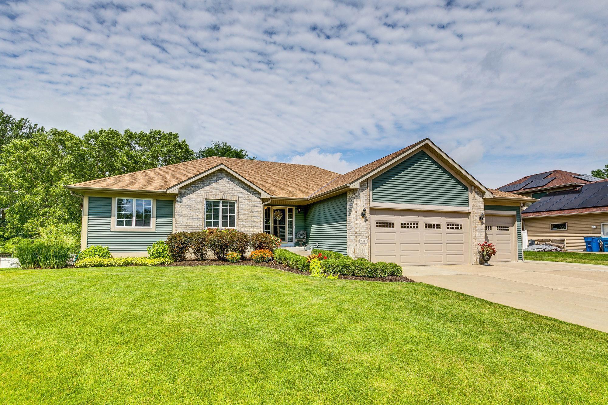 7317 Brian Dr, Centerville, MN 55038