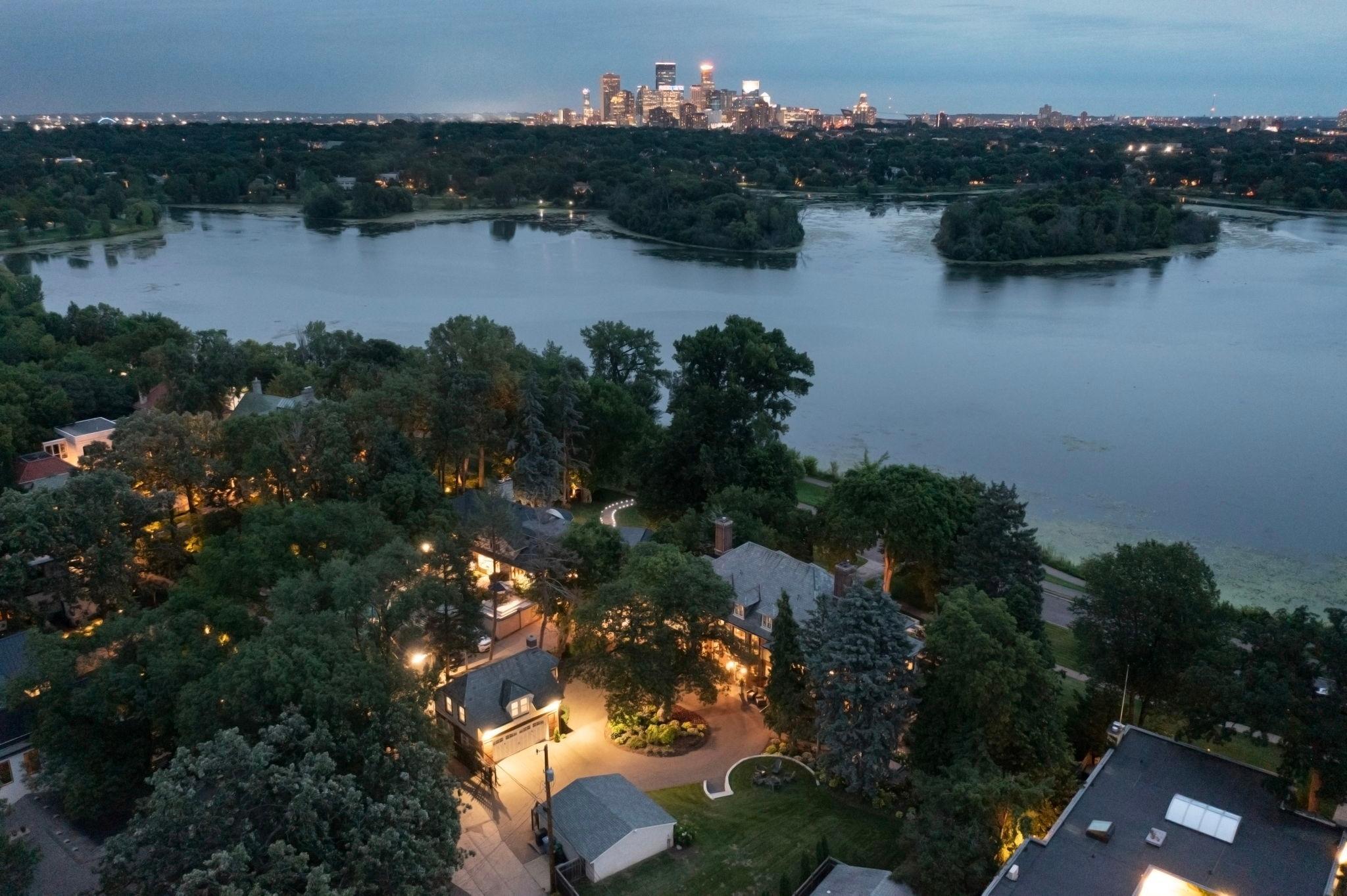 2740 W Lake Of The Isles Pw, Minneapolis, MN 55416