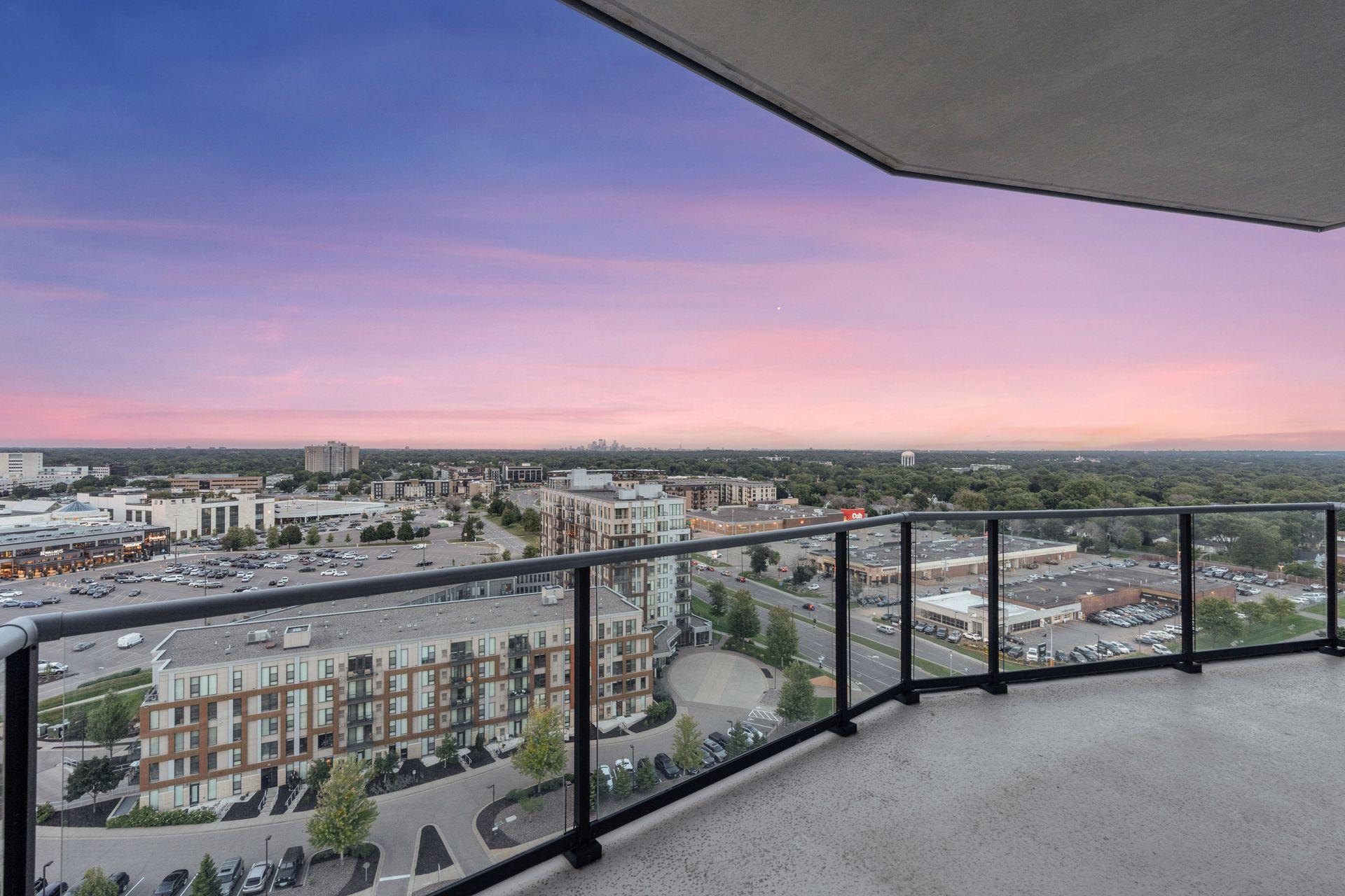 3209 Galleria #1404, Edina, MN 55435