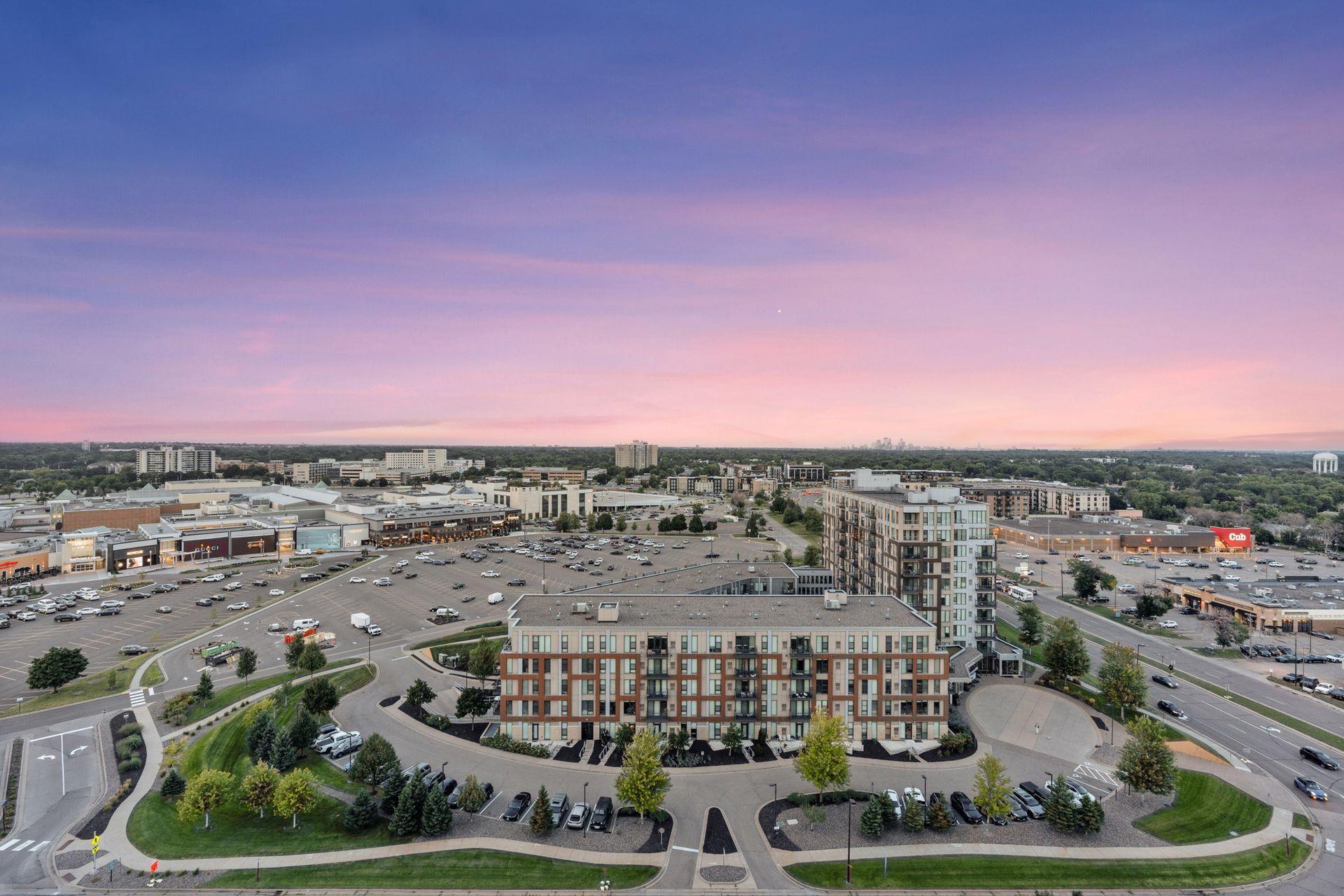 3209 Galleria #1404, Edina, MN 55435