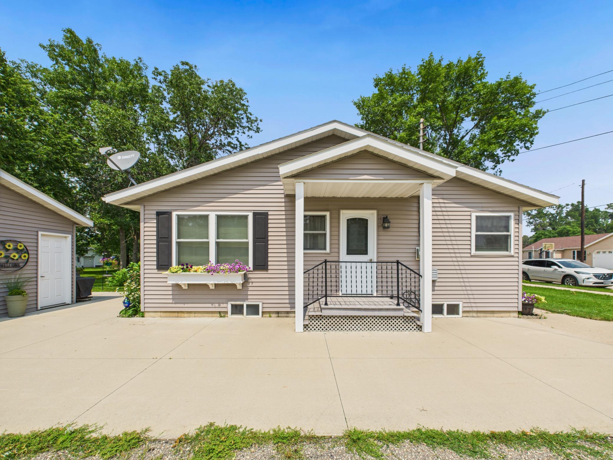 565 Lowery Ave, Belgrade, MN 56312