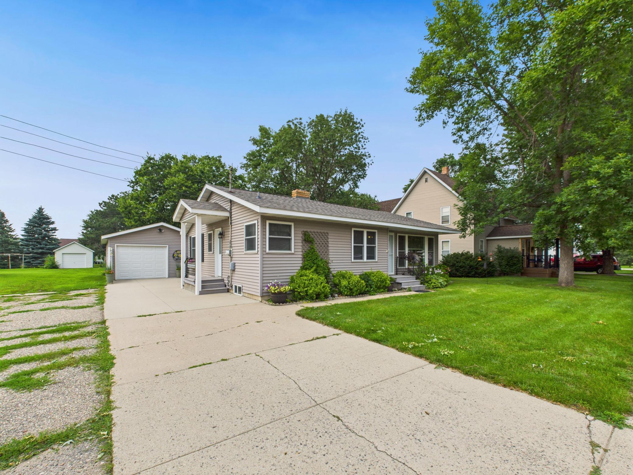 565 Lowery Ave, Belgrade, MN 56312