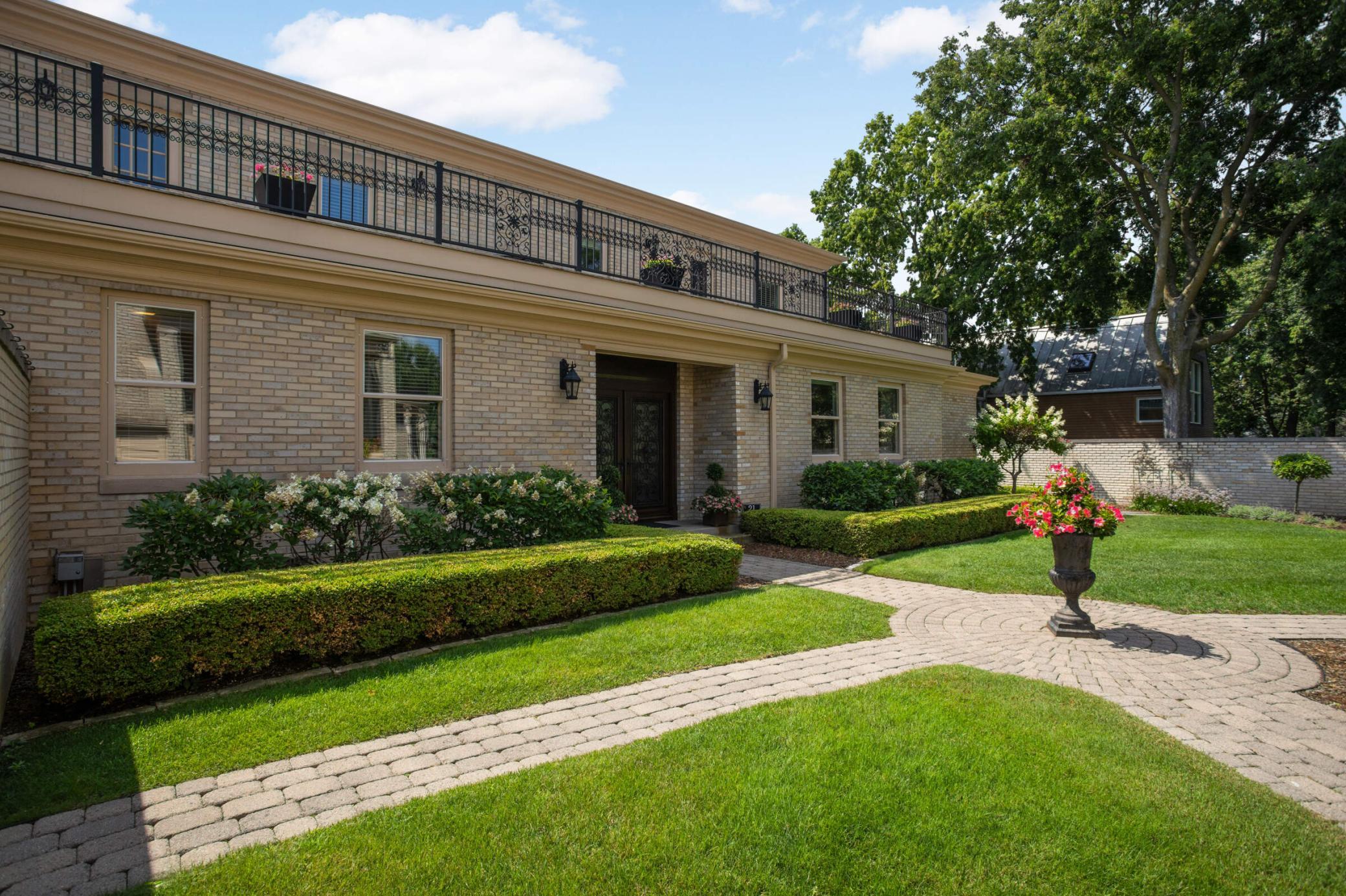 21 Avon St S #21, Saint Paul, MN 55105