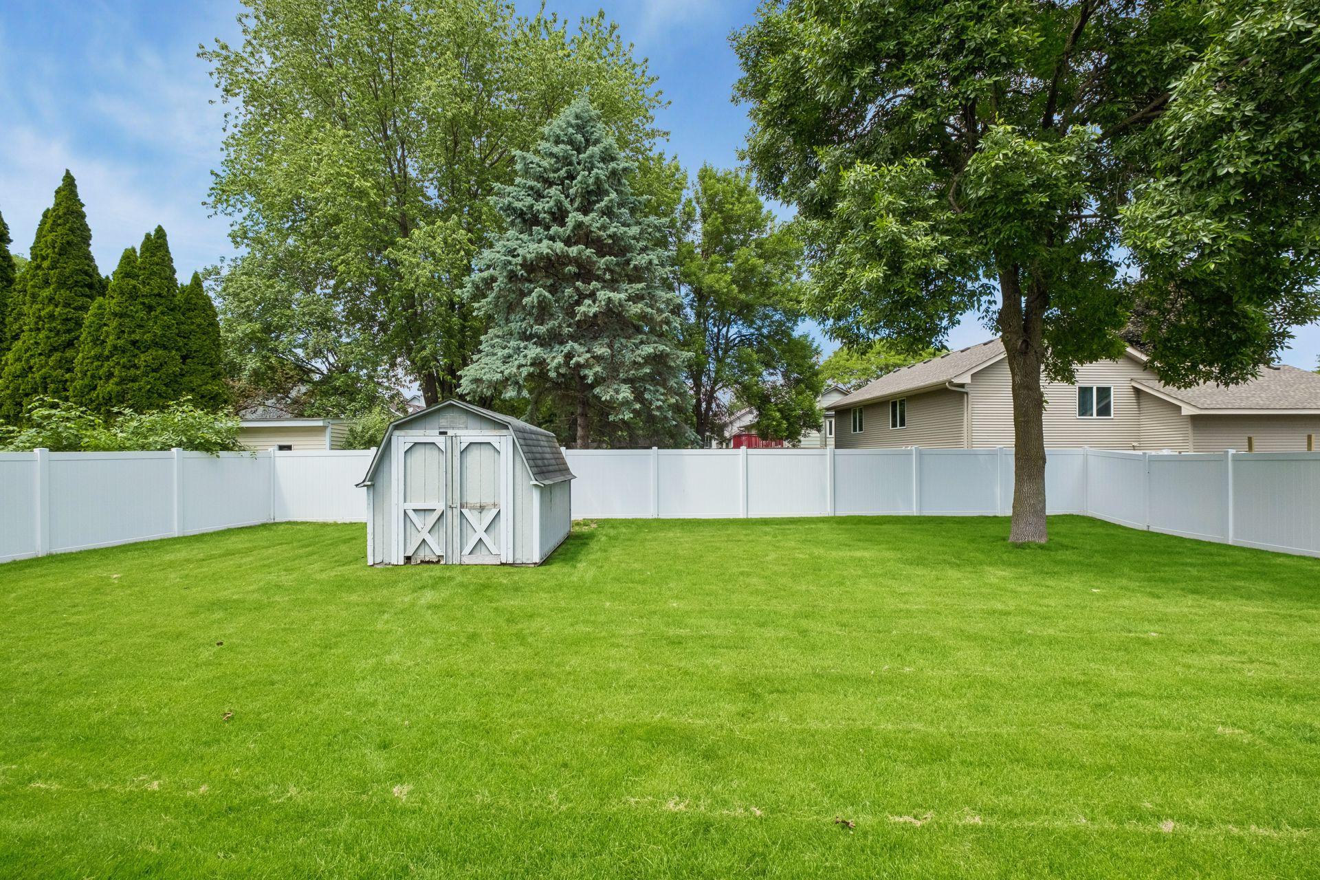 5533 Golfview Ln N, Oakdale, MN 55128