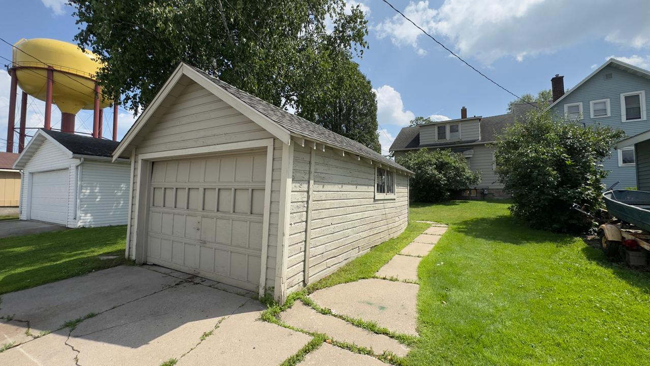817 Harrison St, Eveleth, MN 55734
