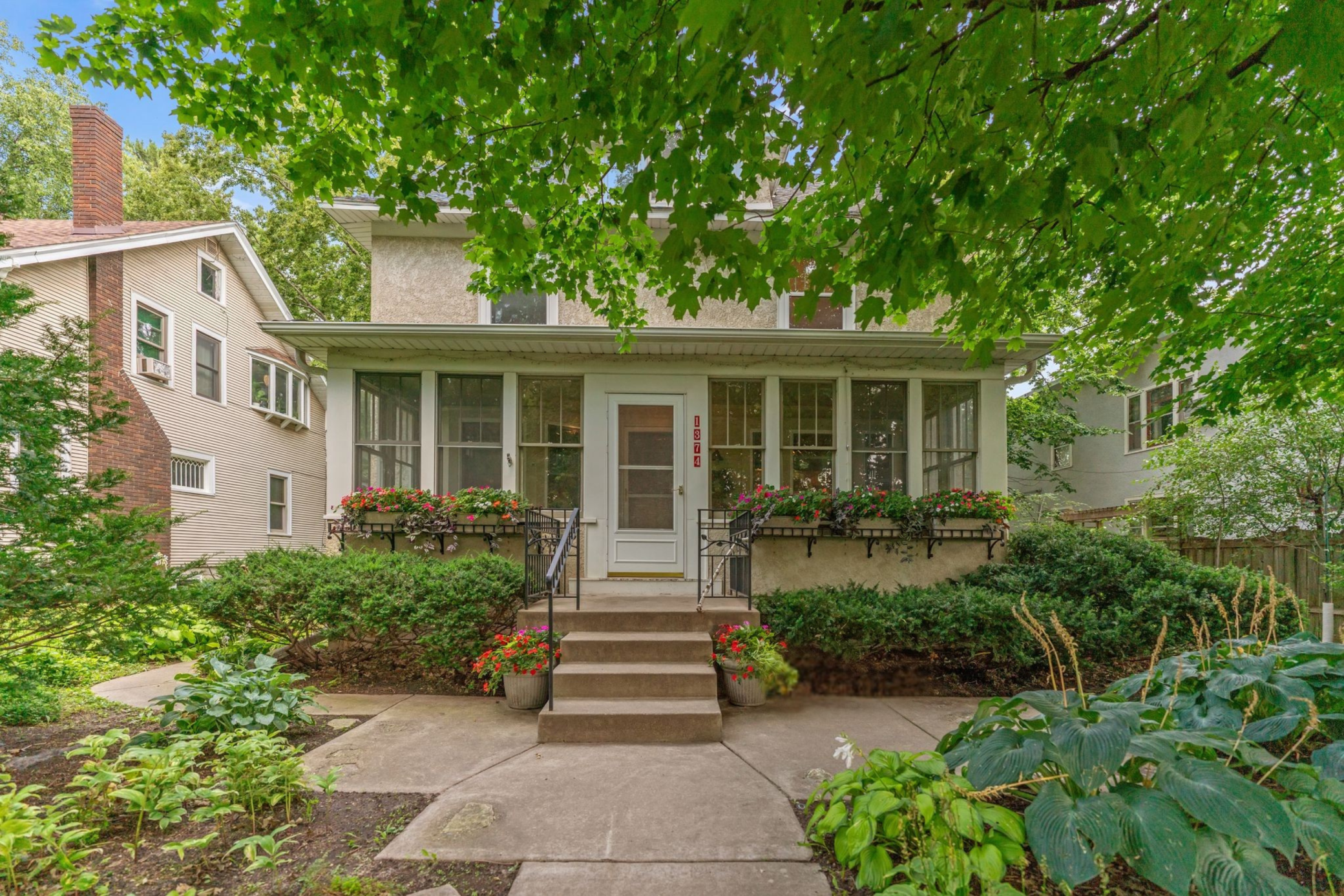 1374 Raymond Ave, Saint Paul, MN 55108