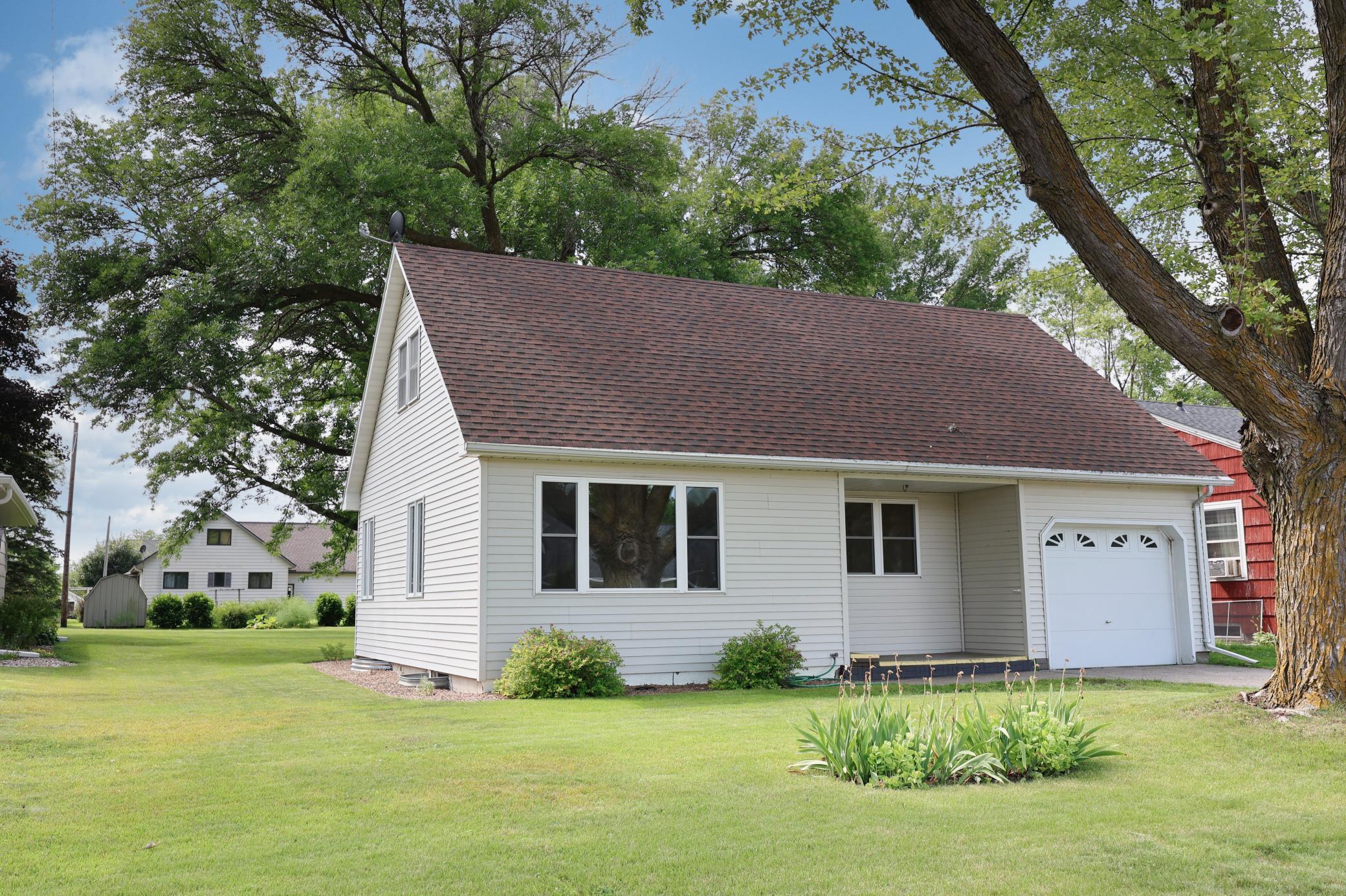 750 Clark Ave, Gibbon, MN 55335