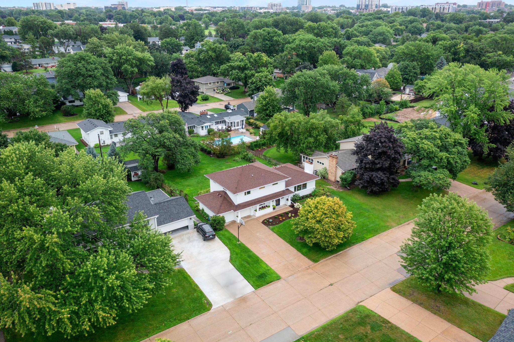 4440 Fondell Dr, Edina, MN 55435