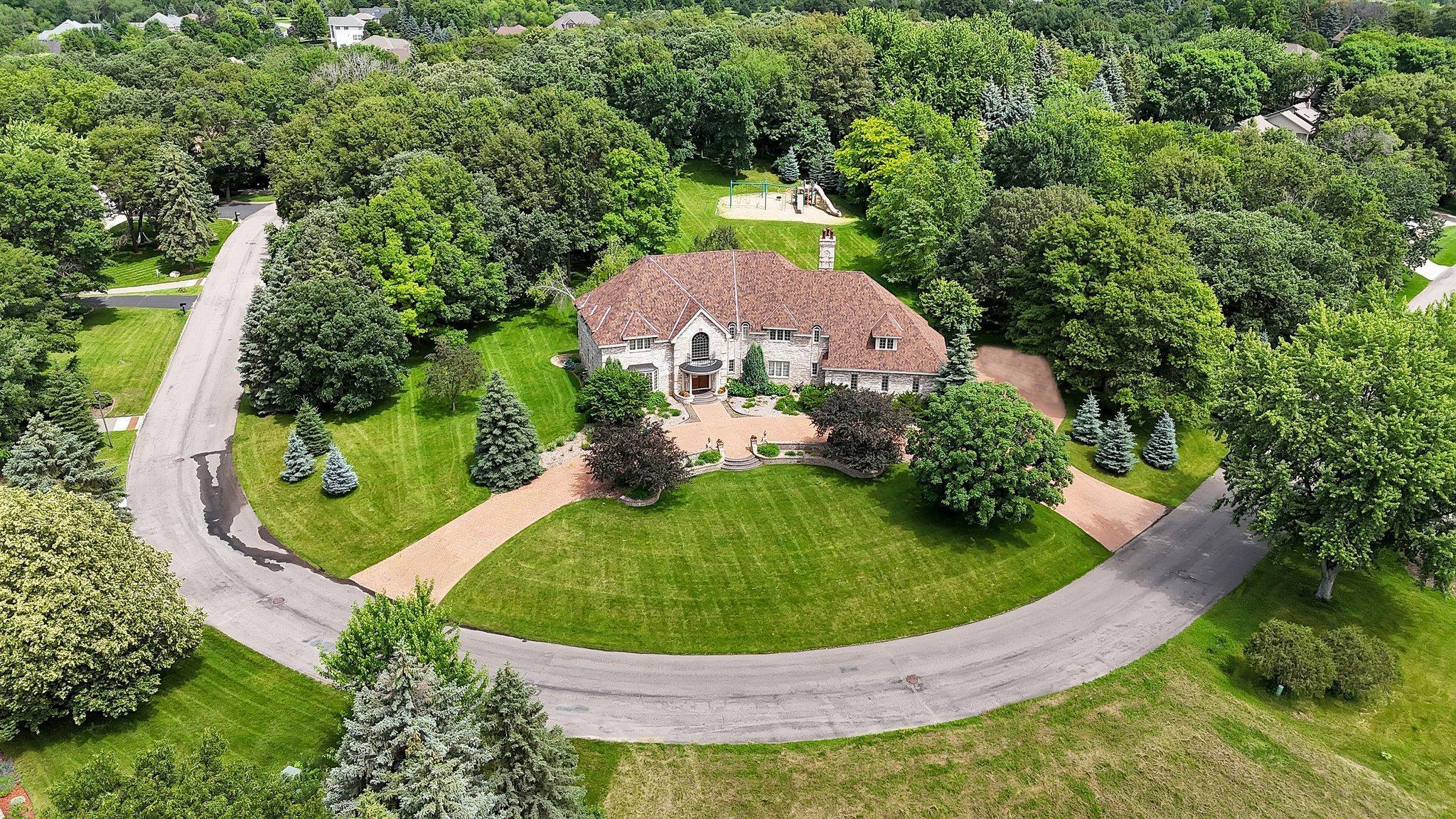 2240 Chelmsford Ln, Saint Cloud, MN 56301