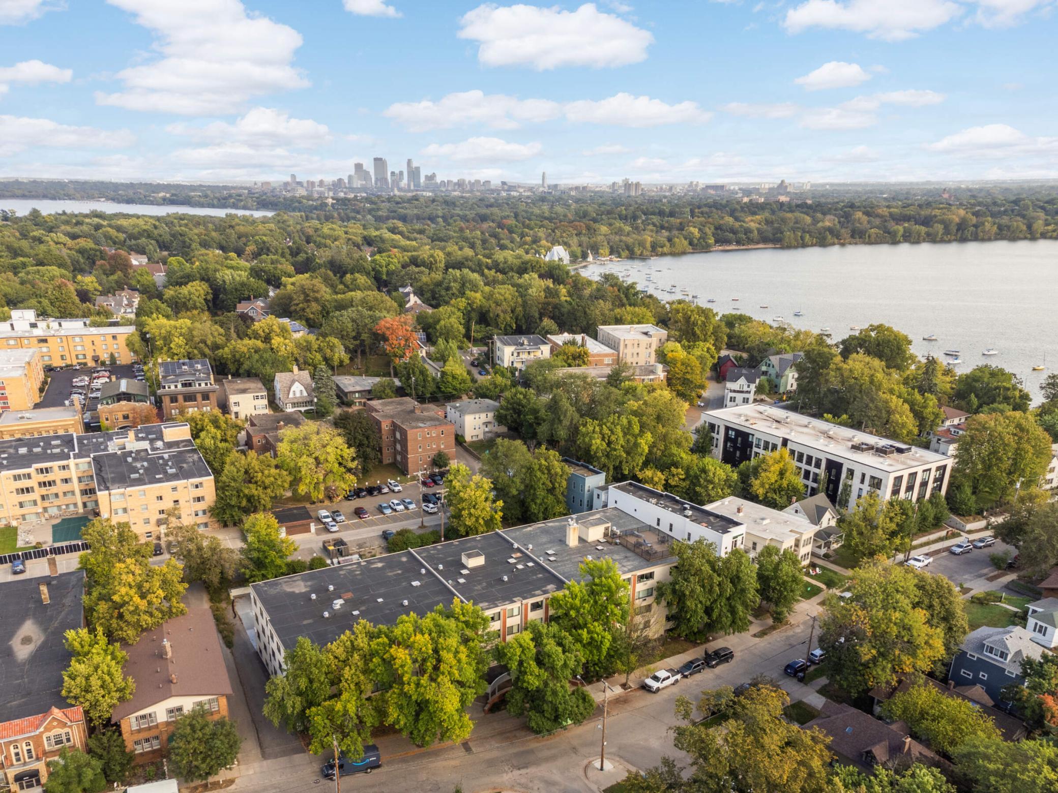 2700 W 44th St #401, Minneapolis, MN 55410