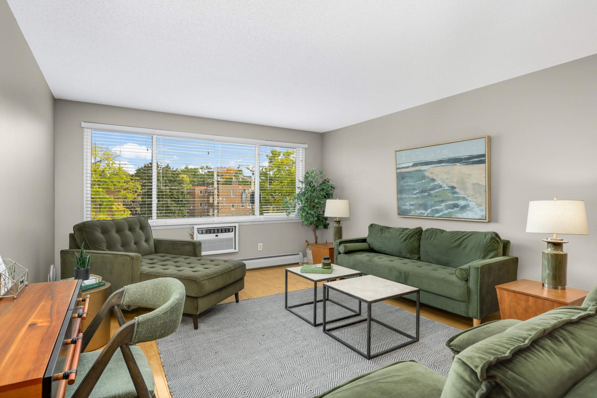 2700 W 44th St #401, Minneapolis, MN 55410