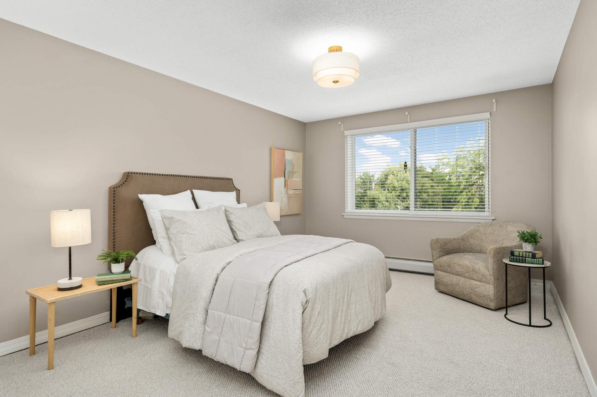 2700 W 44th St #401, Minneapolis, MN 55410