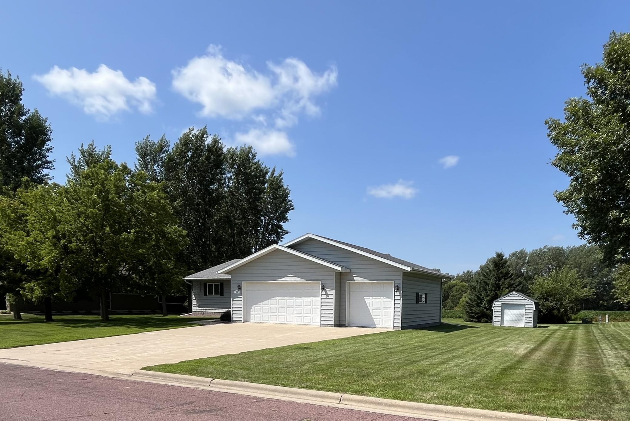 720 Plum Ave, Windom, MN 56101