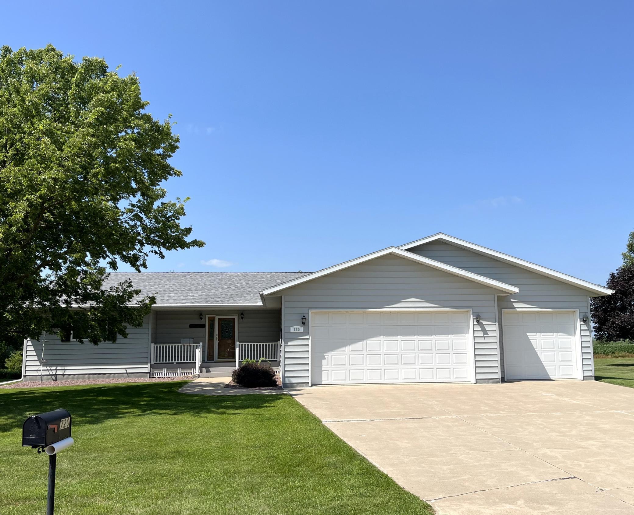 720 Plum Ave, Windom, MN 56101