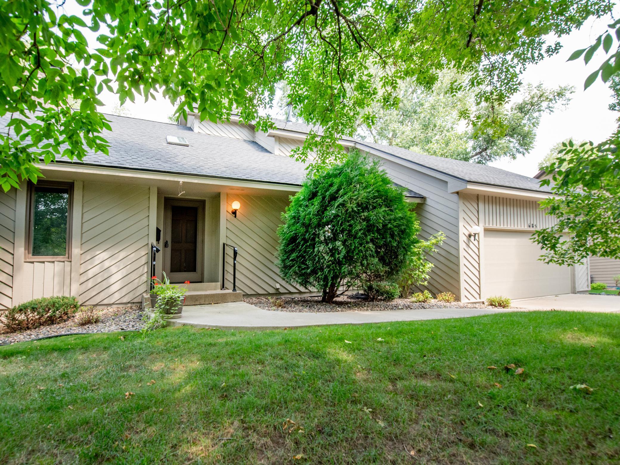 685 Cheyenne Ln, Mendota Heights, MN 55120