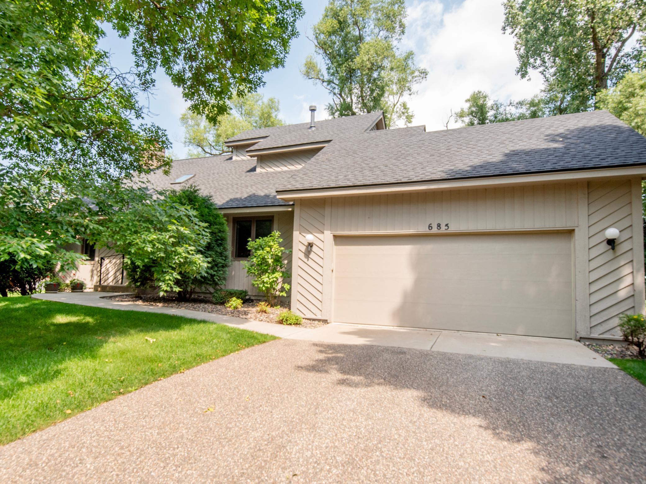 685 Cheyenne Ln, Mendota Heights, MN 55120