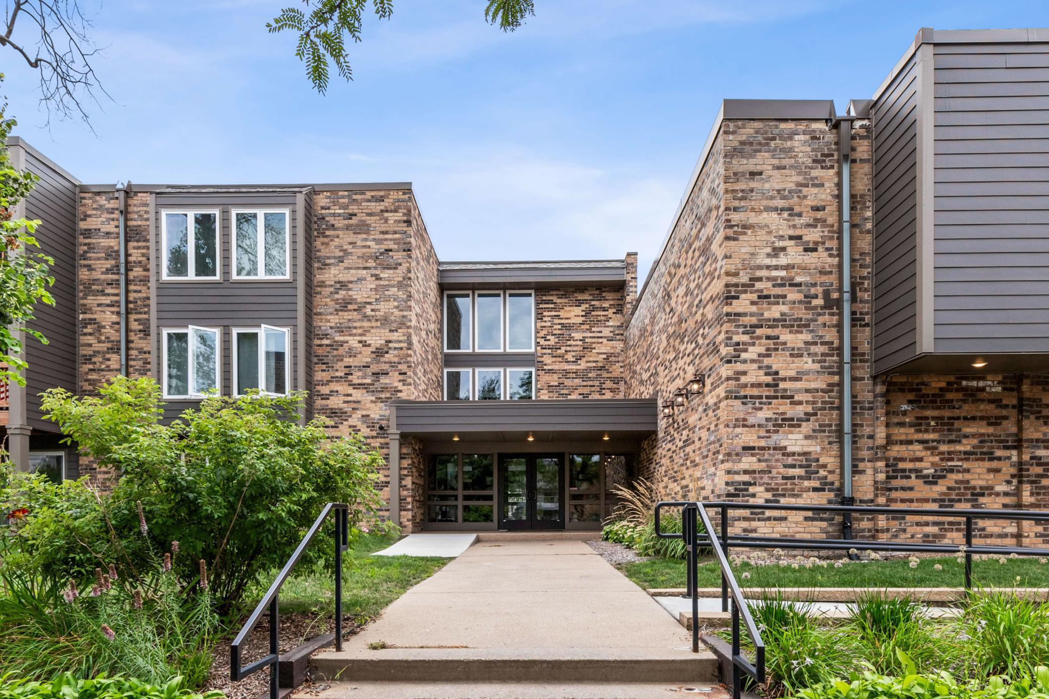 450 Ford Rd #223, Saint Louis Park, MN 55426
