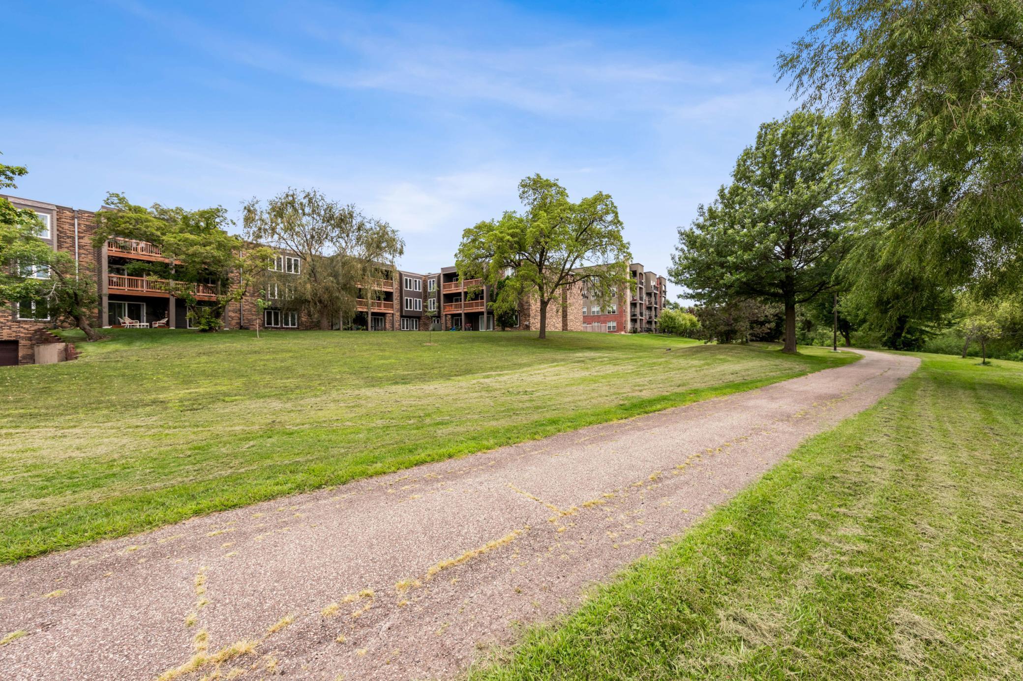 450 Ford Rd #223, Saint Louis Park, MN 55426