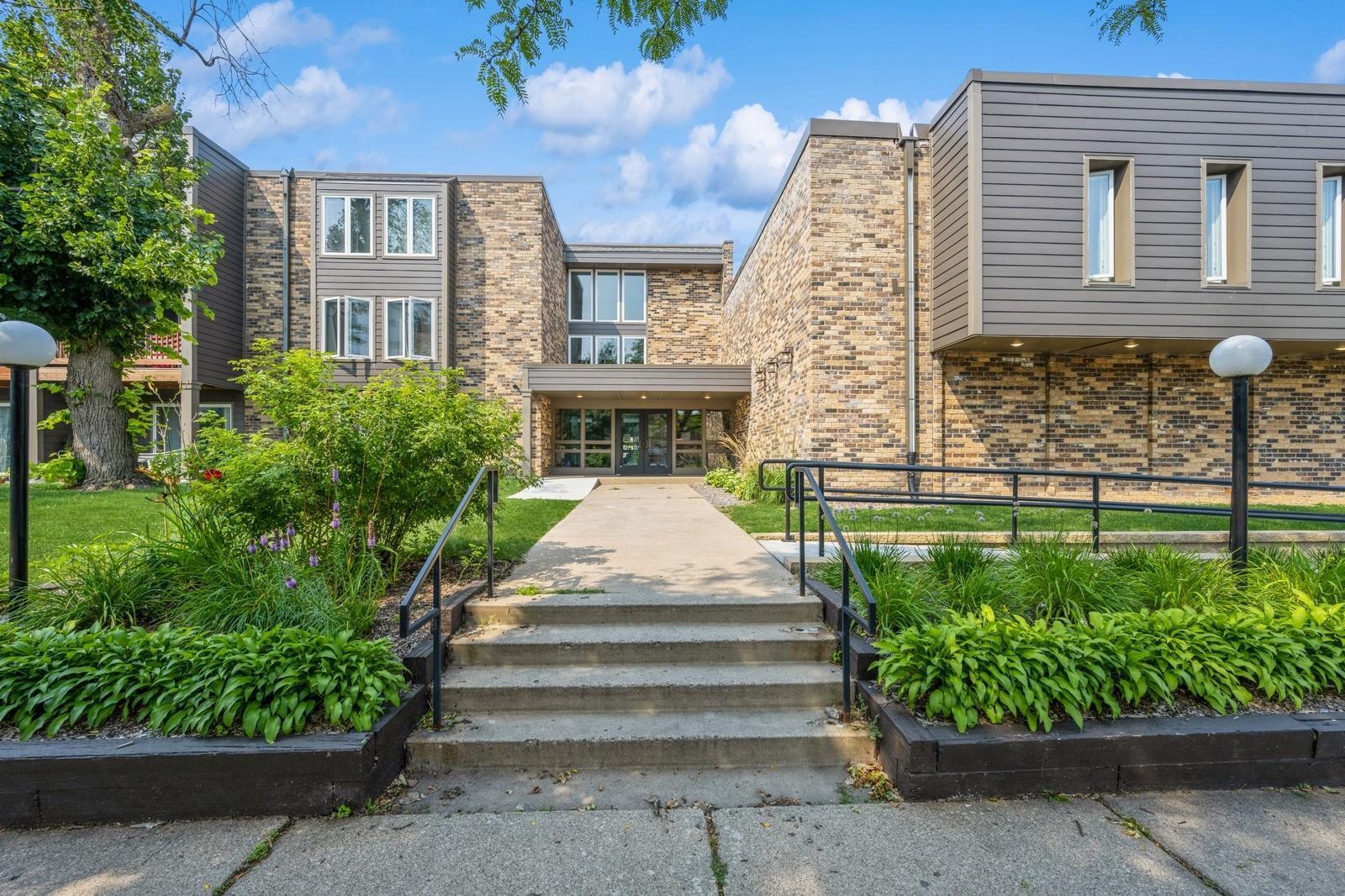 450 Ford Rd #101, Saint Louis Park, MN 55426