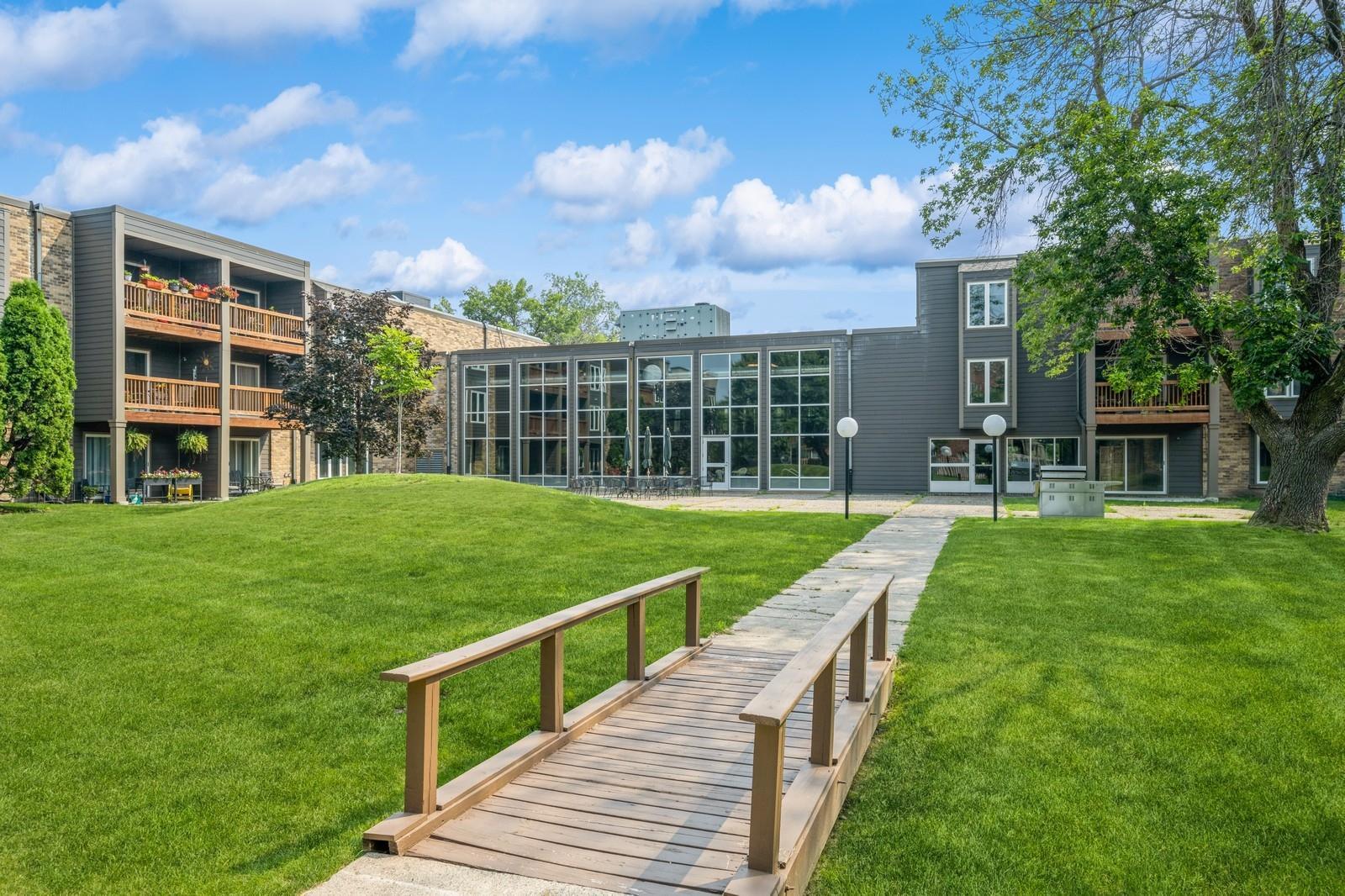 450 Ford Rd #101, Saint Louis Park, MN 55426