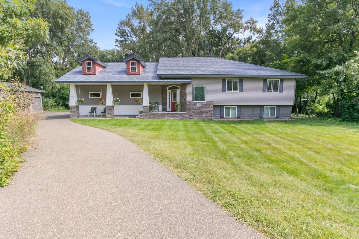 3330 Victoria St N, Shoreview, MN 55126