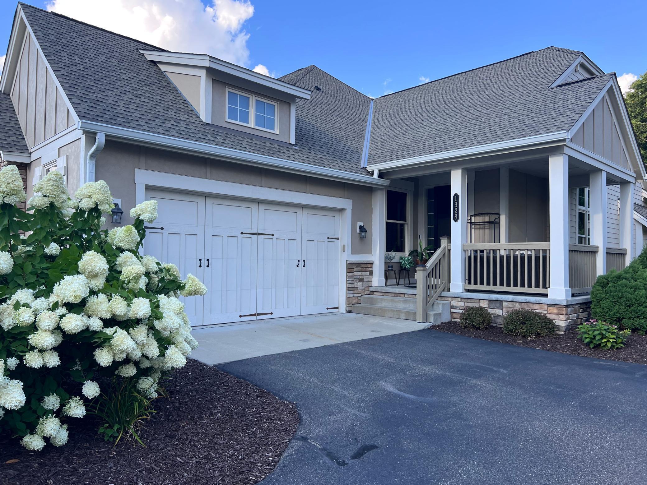 1328 Riverside Ln, Mendota Heights, MN 55118