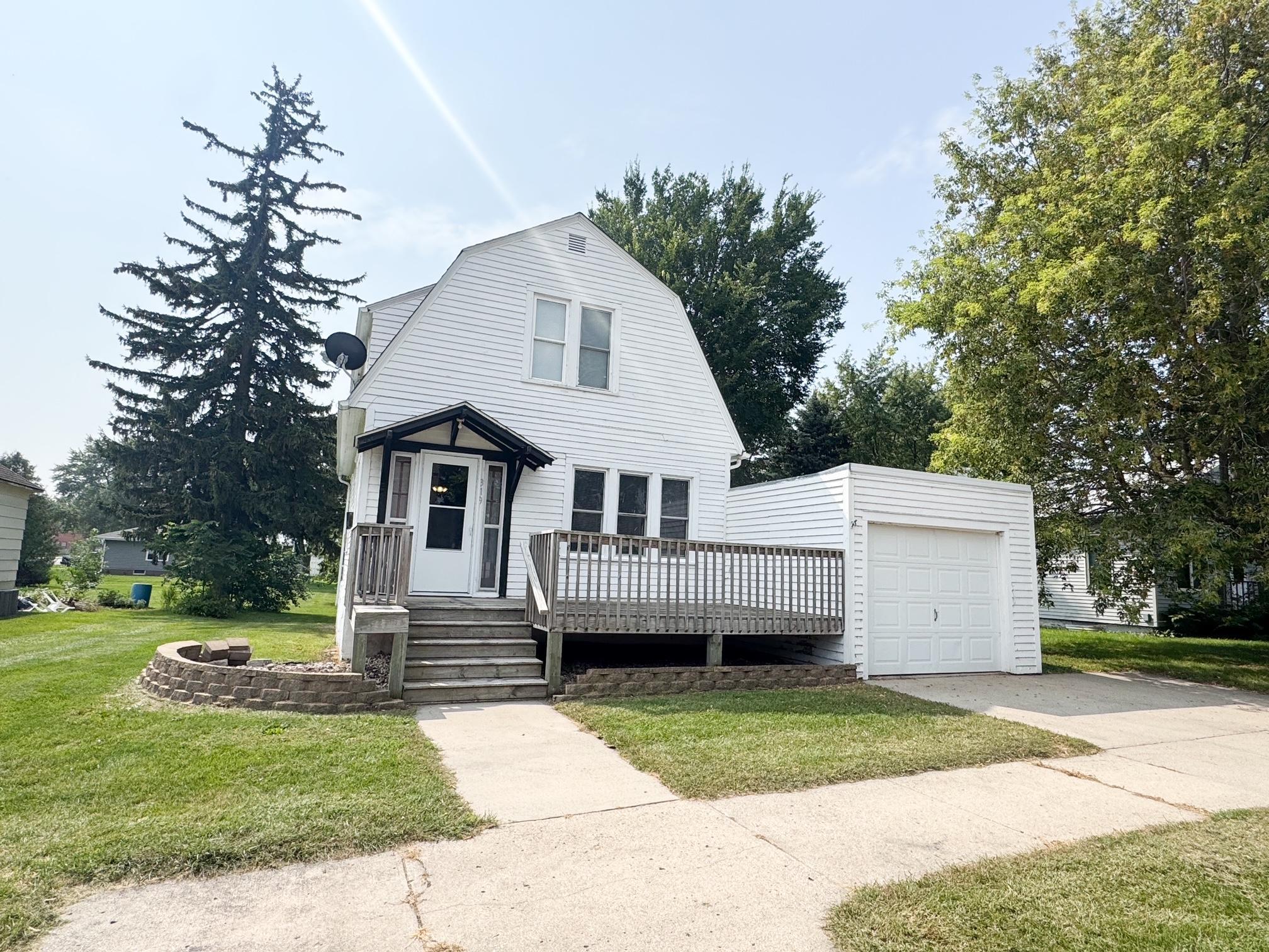 319 8th St, Brewster, MN 56119