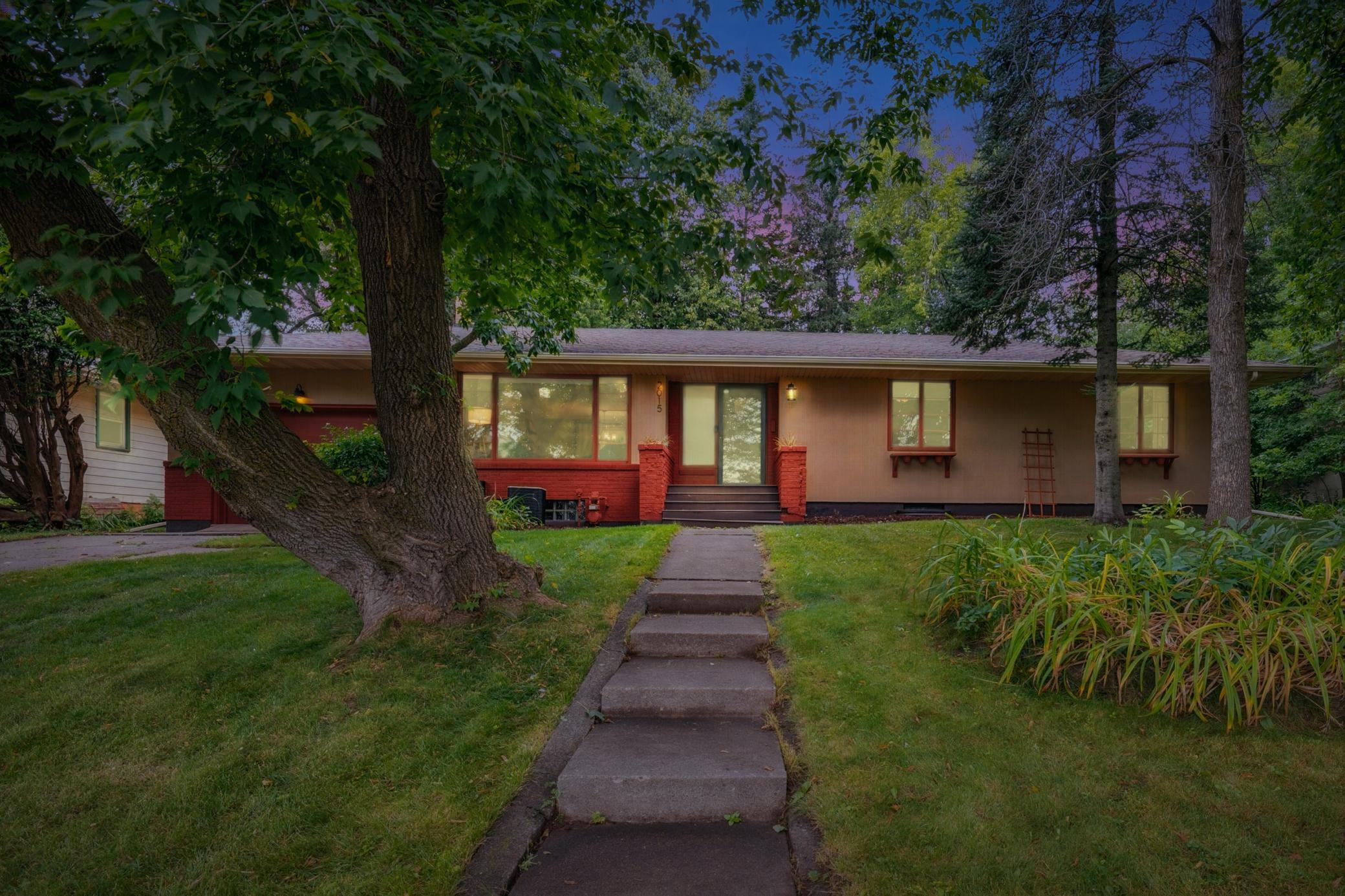 2015 E 3rd St, Duluth, MN 55812