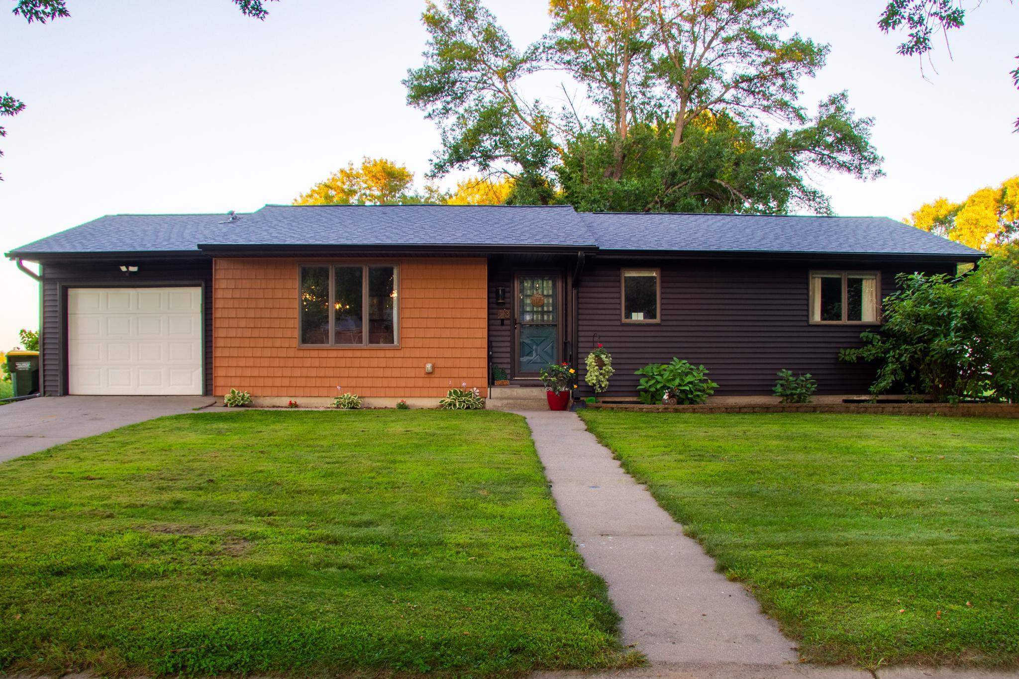113 5th St S, Raymond, MN 56282