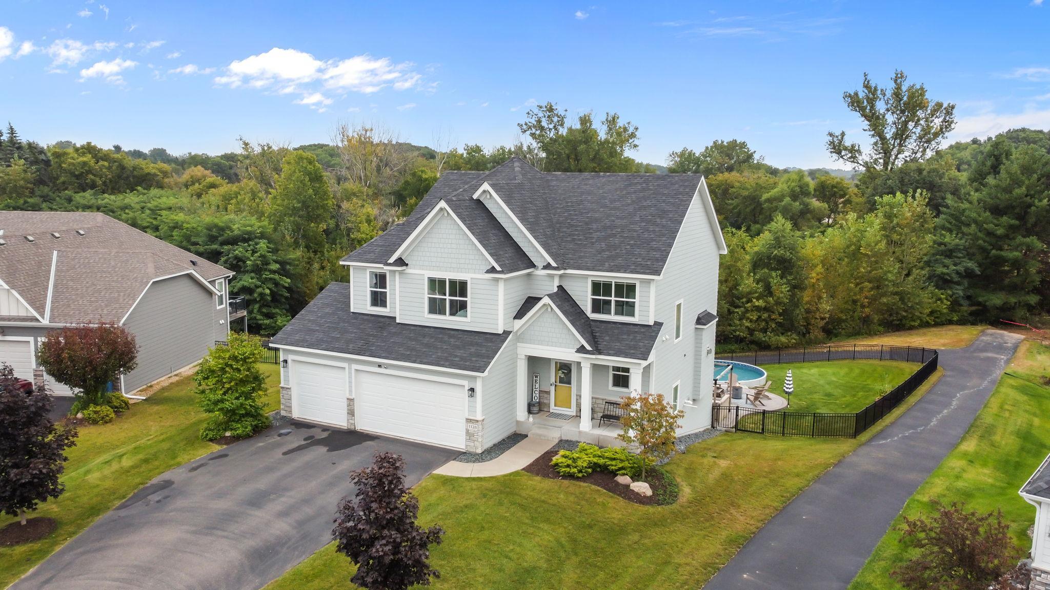 1128 Pine Hill Ln, White Bear Lake, MN 55127