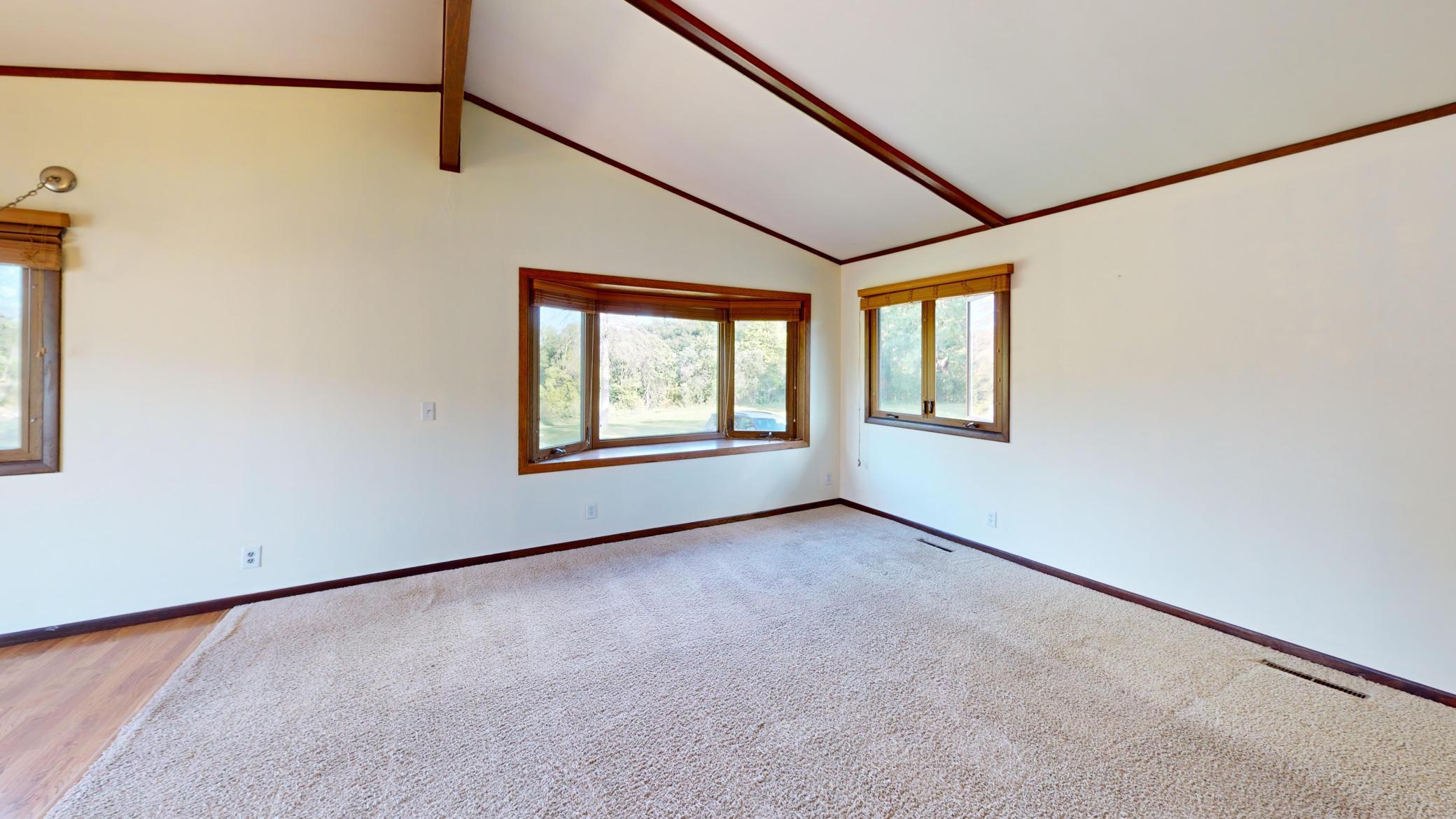 417 3rd Ave SE, Mazeppa, MN 55956