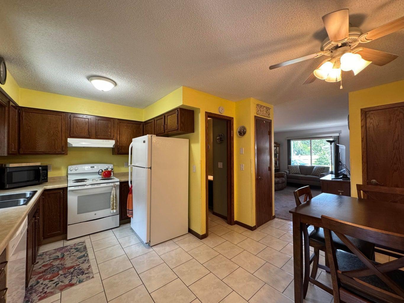 704 Cedar Dr #6, La Crescent, MN 55947