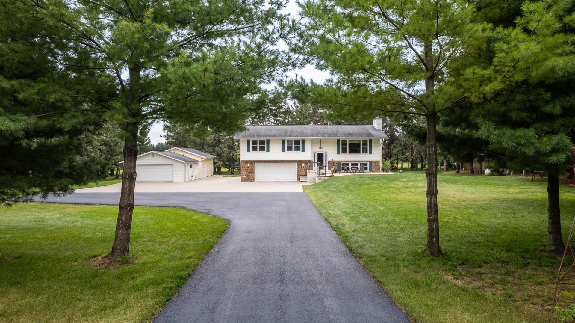 4520 105th St SW, Stewartville, MN 55976