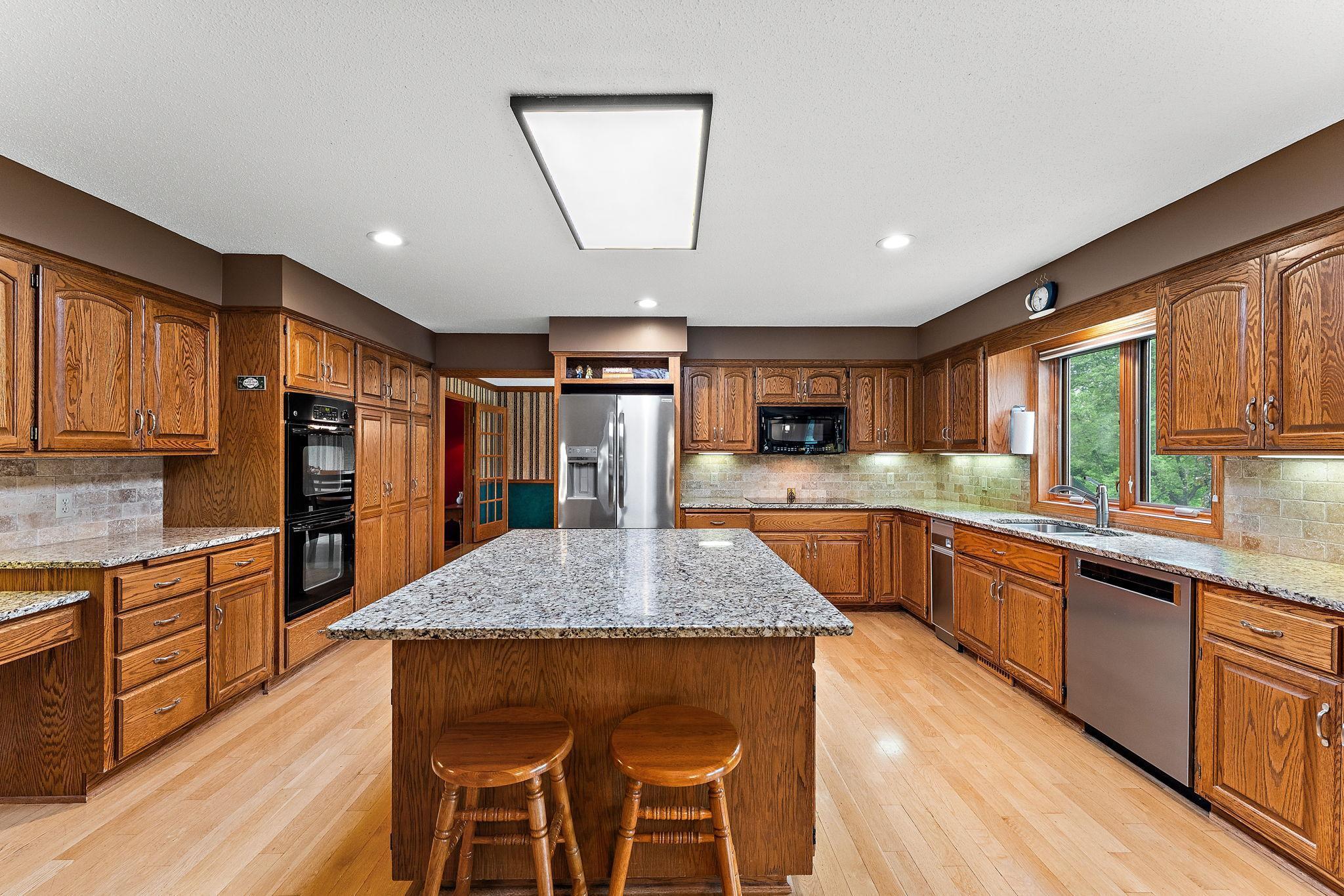 2501 W 112th St, Bloomington, MN 55431