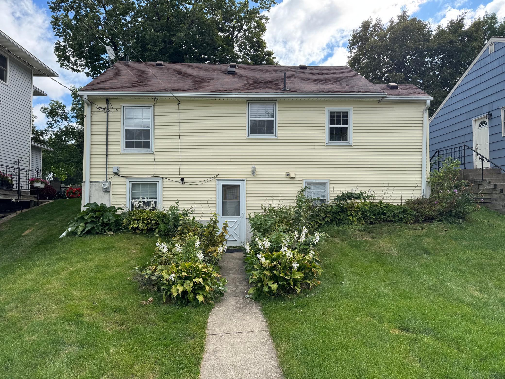 1829 Fulham St, Lauderdale, MN 55113