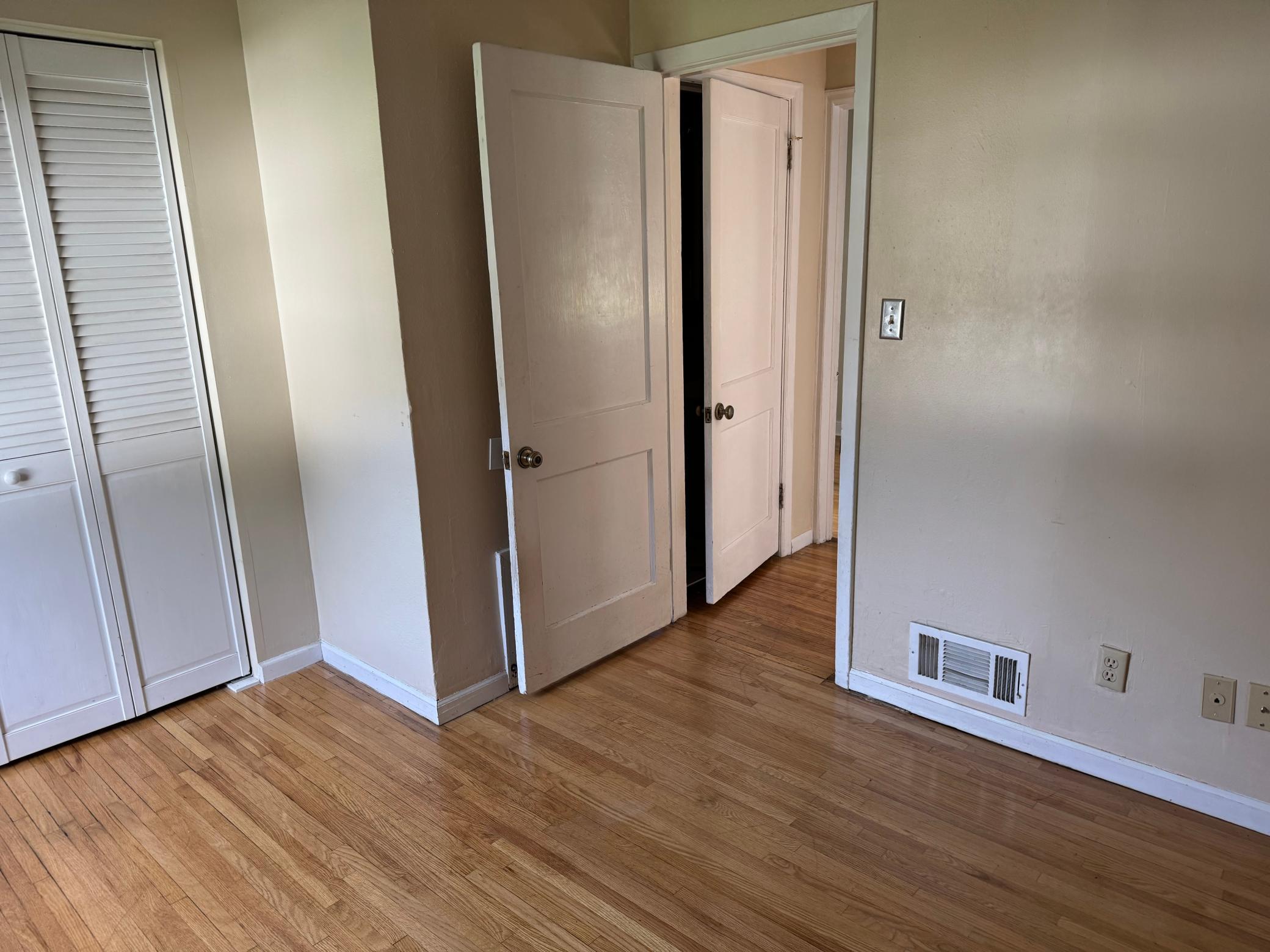 1829 Fulham St, Lauderdale, MN 55113